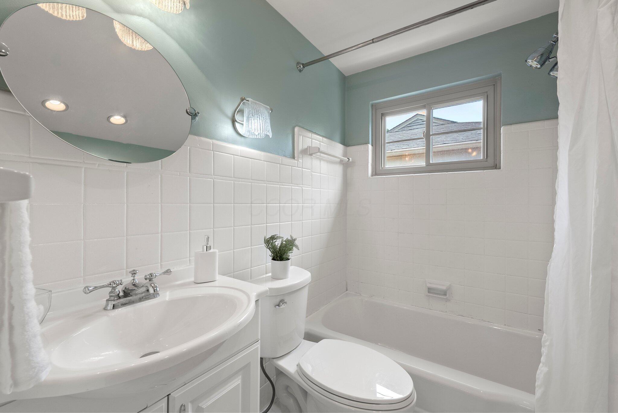 1831 Northwest Boulevard, B