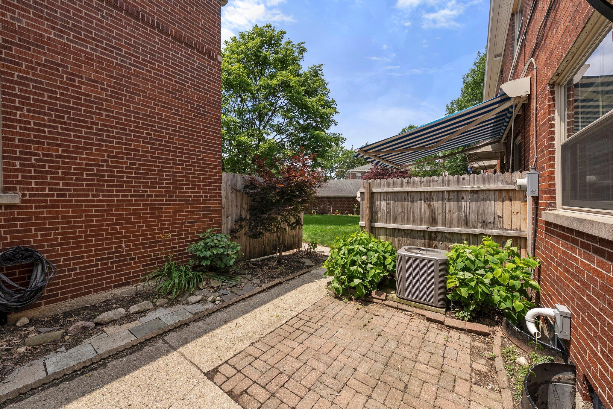 1831 Northwest Boulevard, B