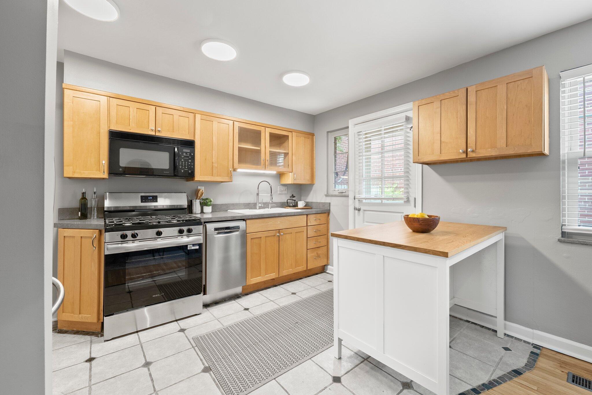 1831 Northwest Boulevard, B