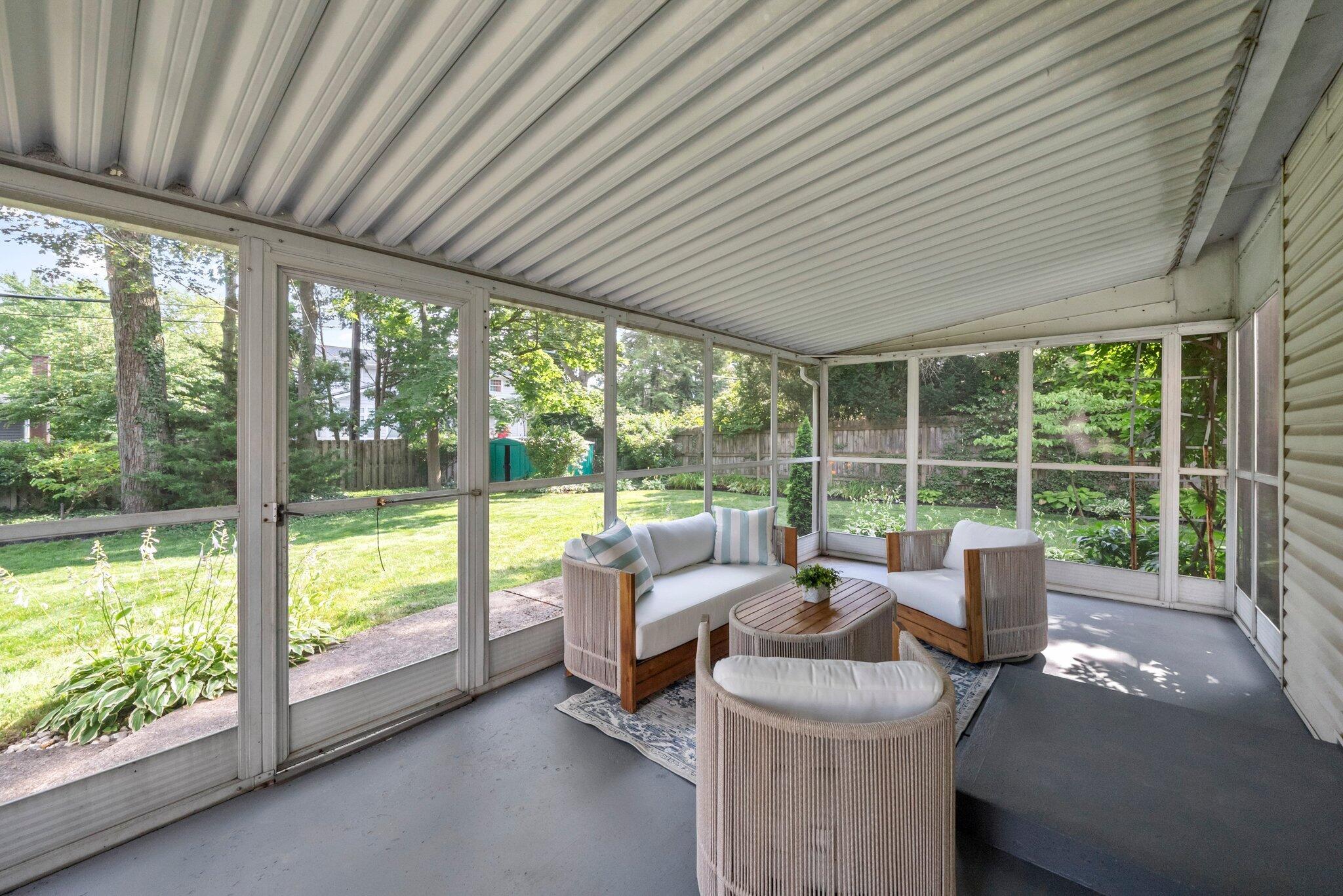 1295 Castleton Road N