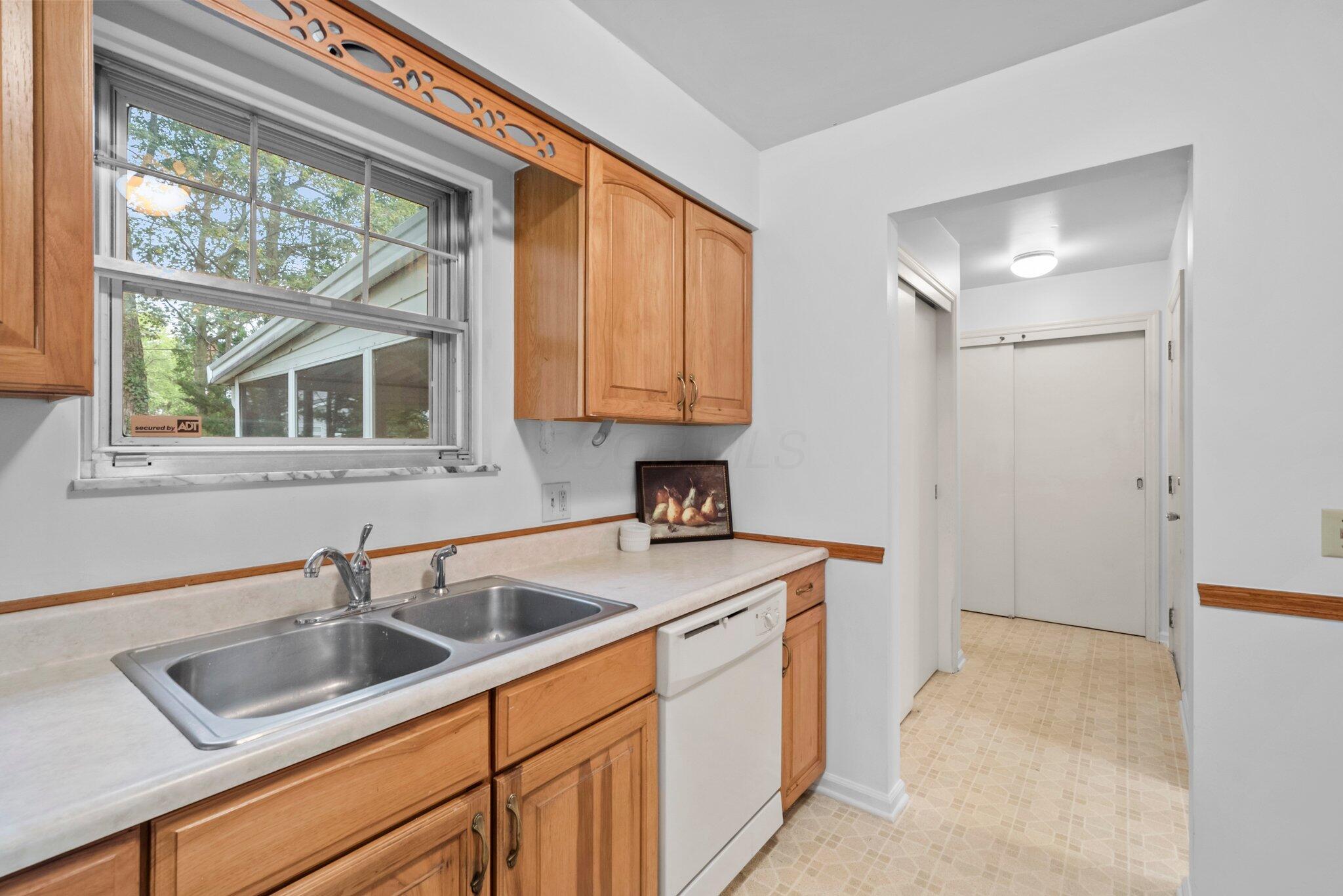 1295 Castleton Road N