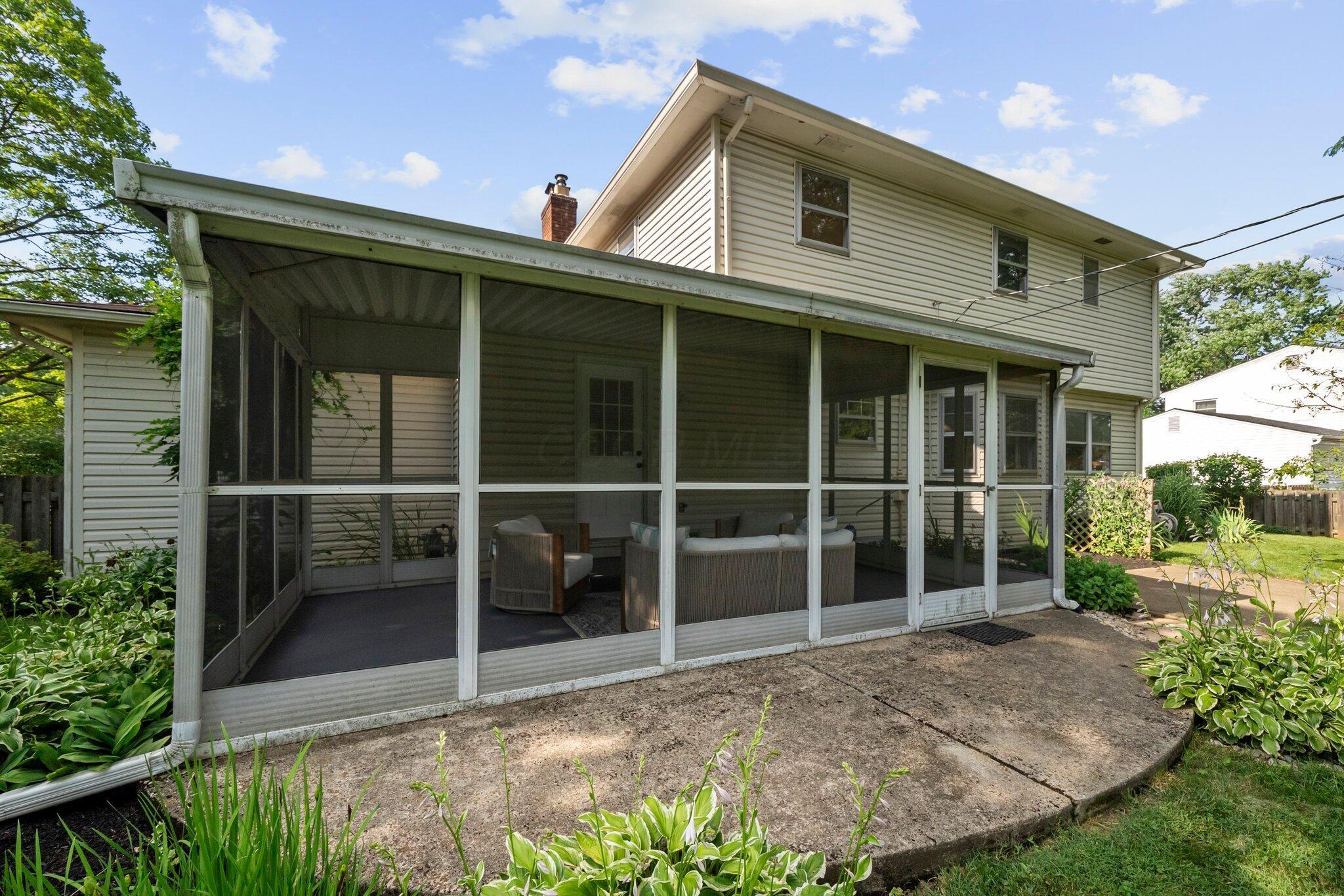 1295 Castleton Road N