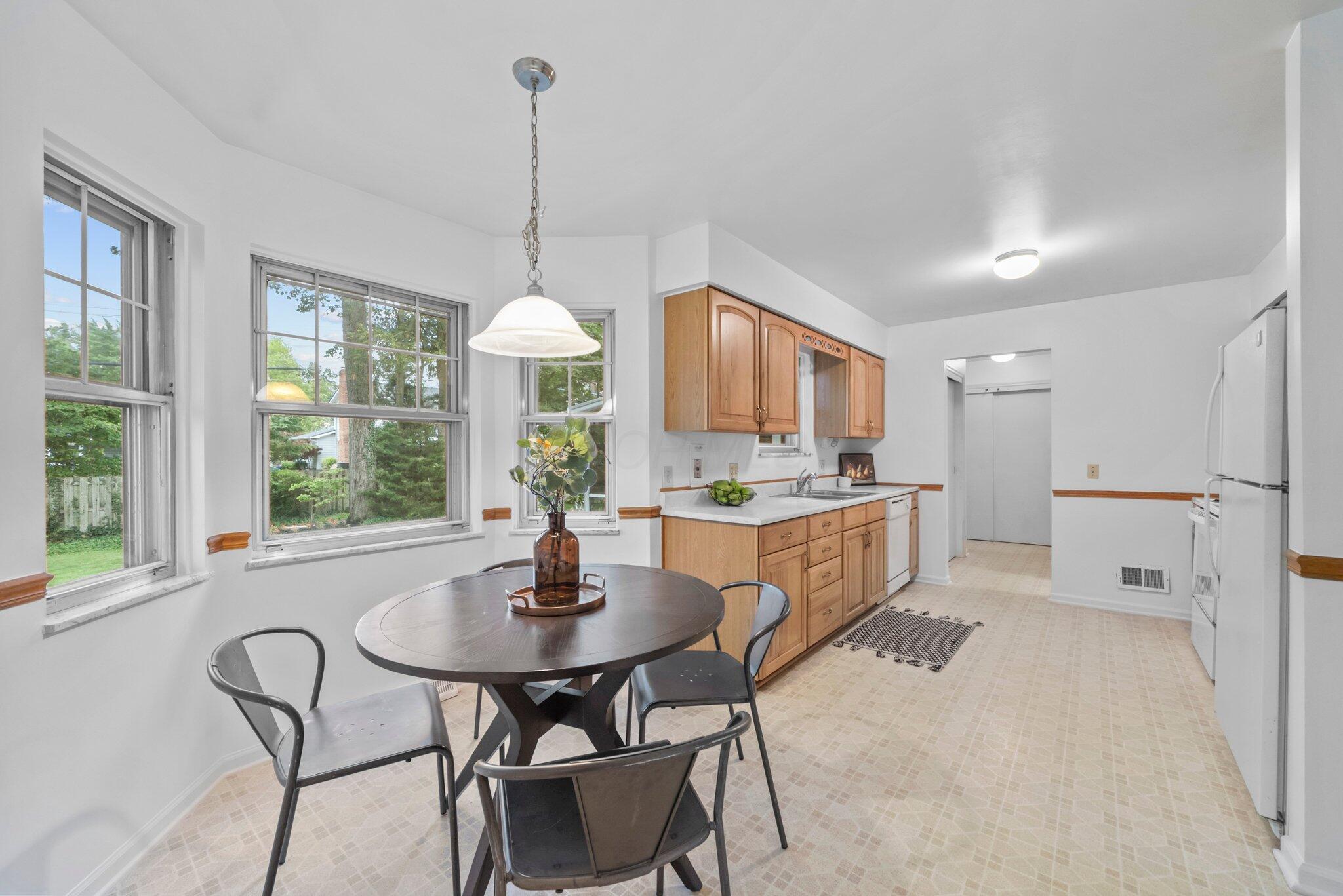 1295 Castleton Road N