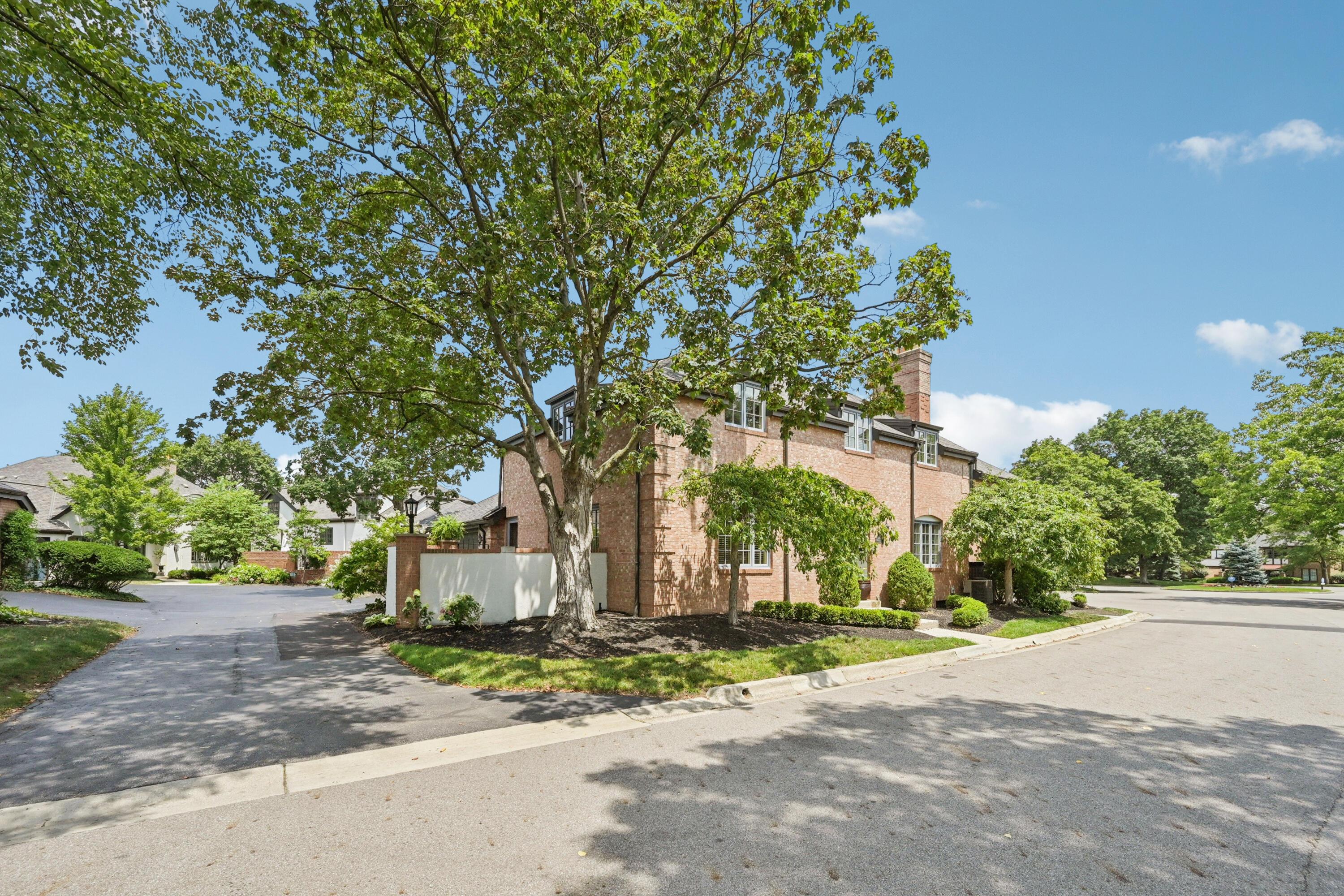 1352 La Rochelle Drive