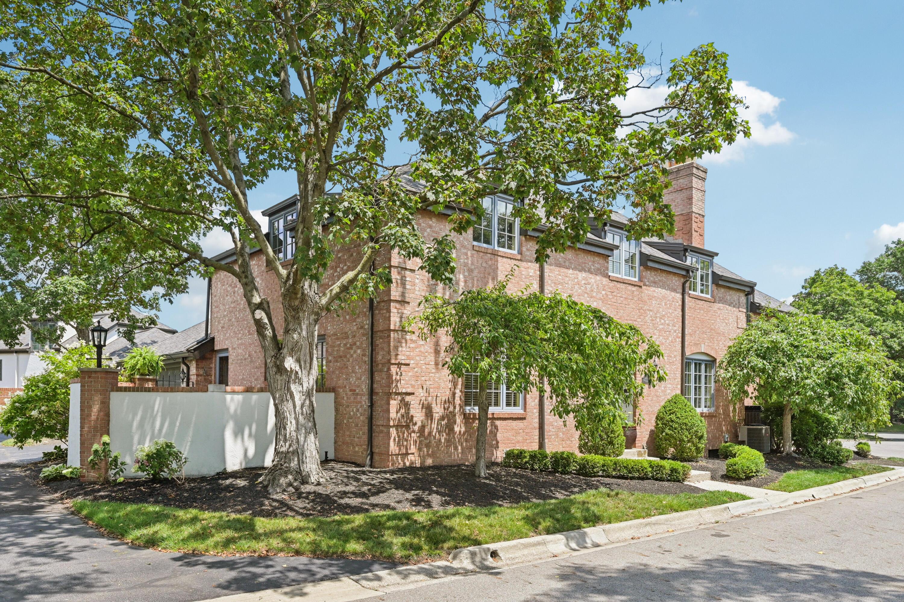 1352 La Rochelle Drive