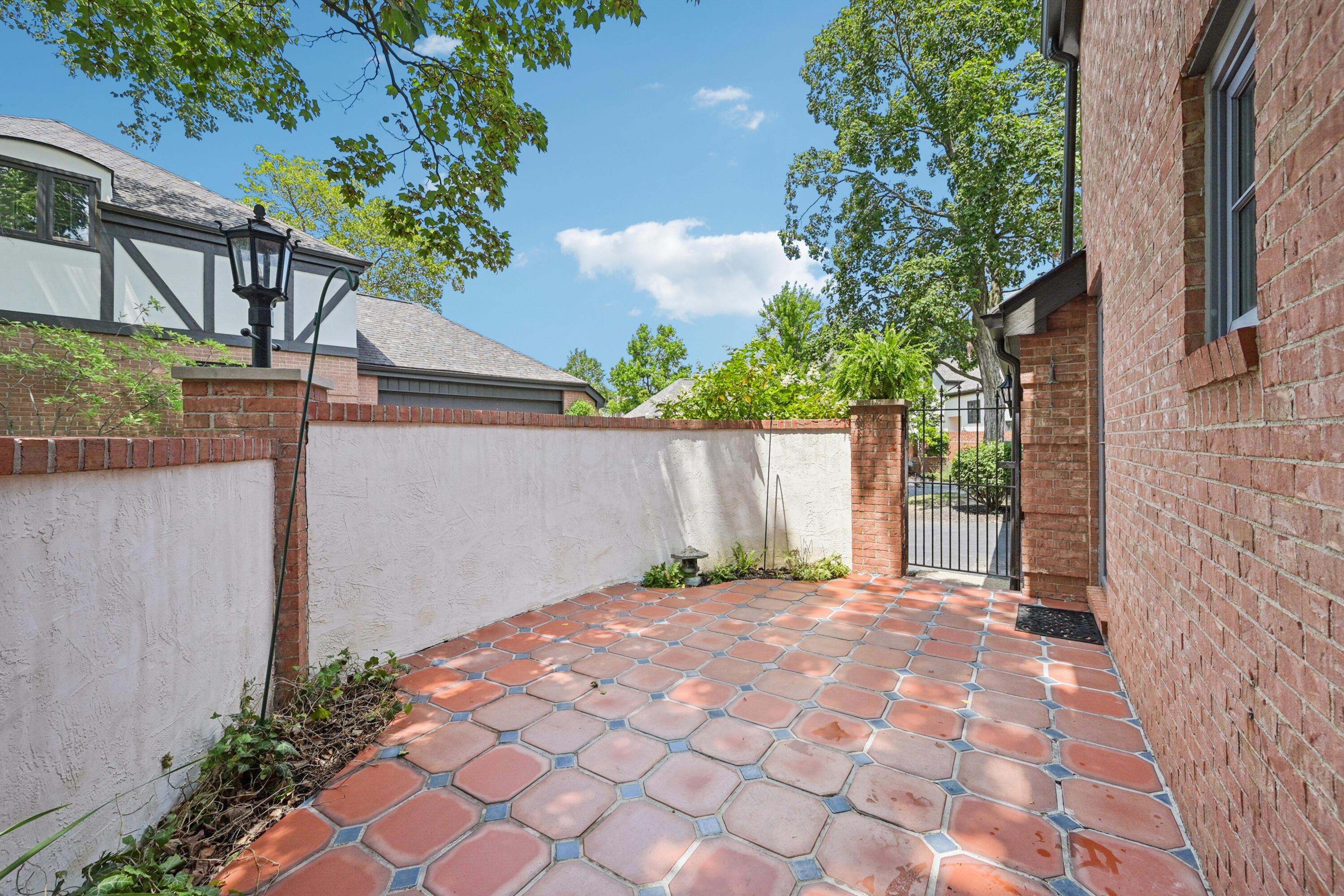 1352 La Rochelle Drive