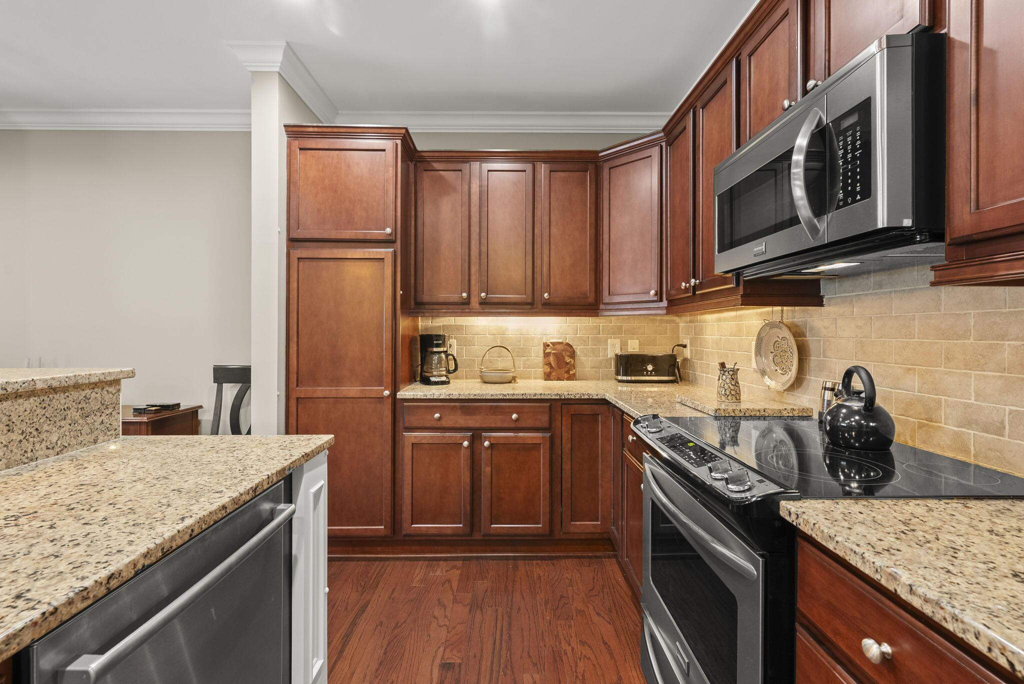 3175 Tremont Road, 313