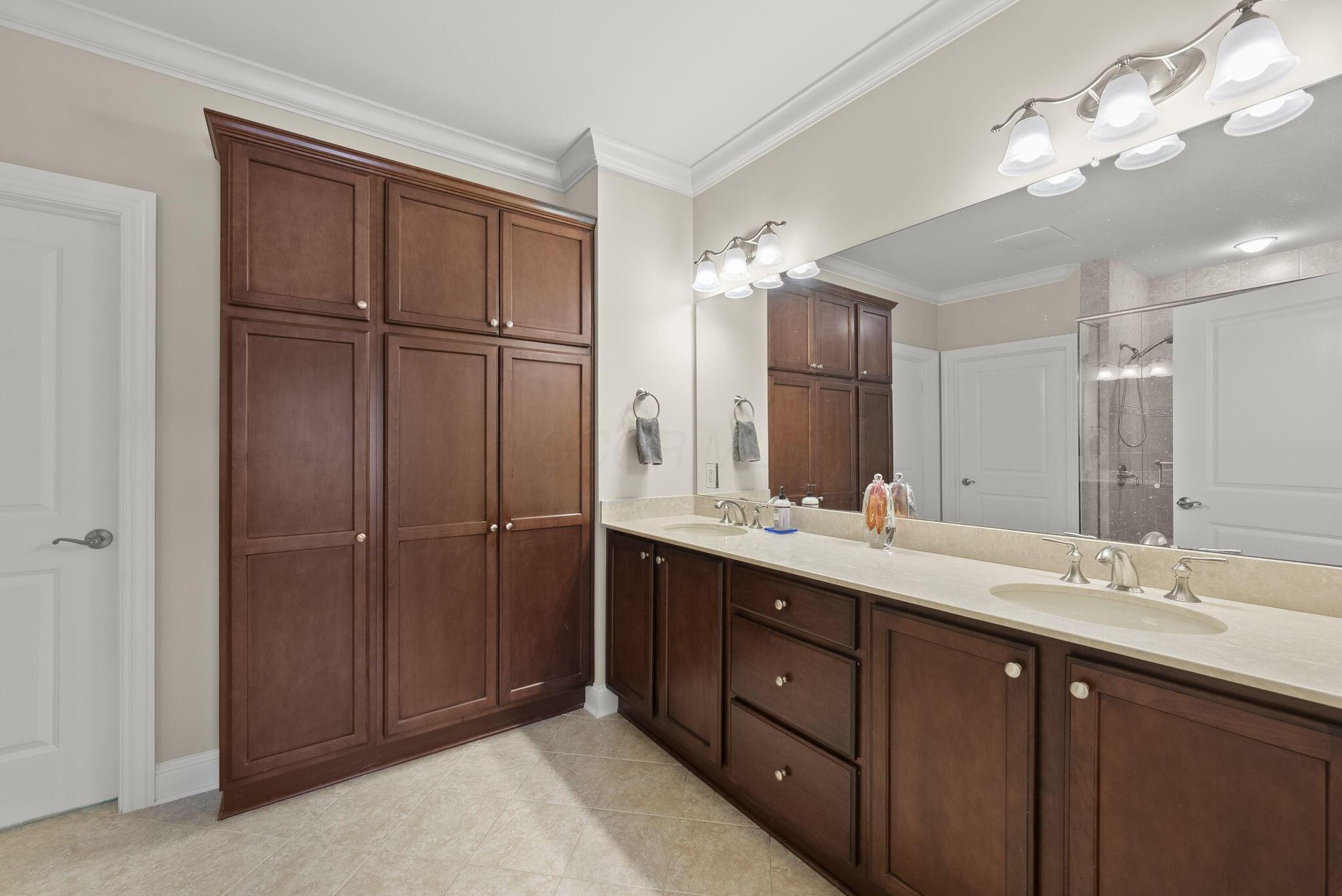 3175 Tremont Road, 313