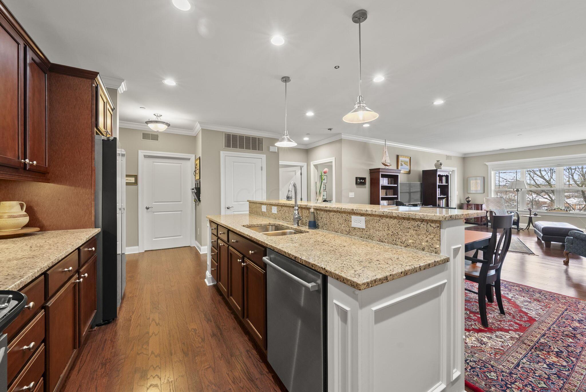 3175 Tremont Road, 313