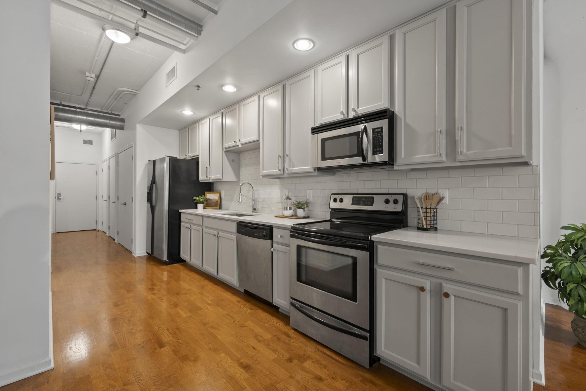 221 N Front Street, 202