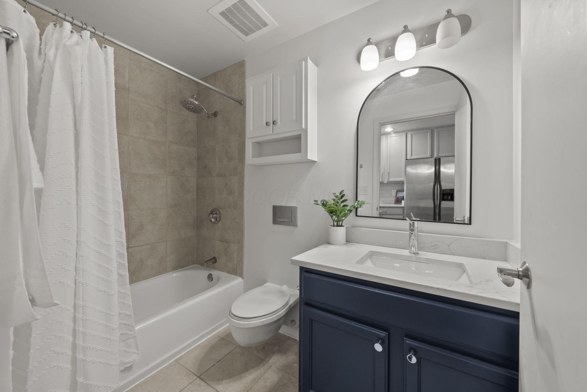 221 N Front Street, 202