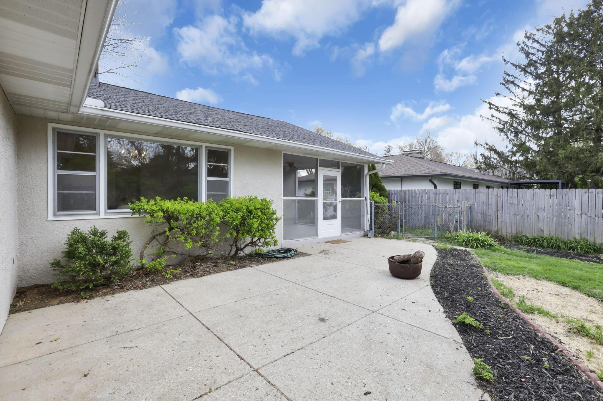 2123 Nayland Road