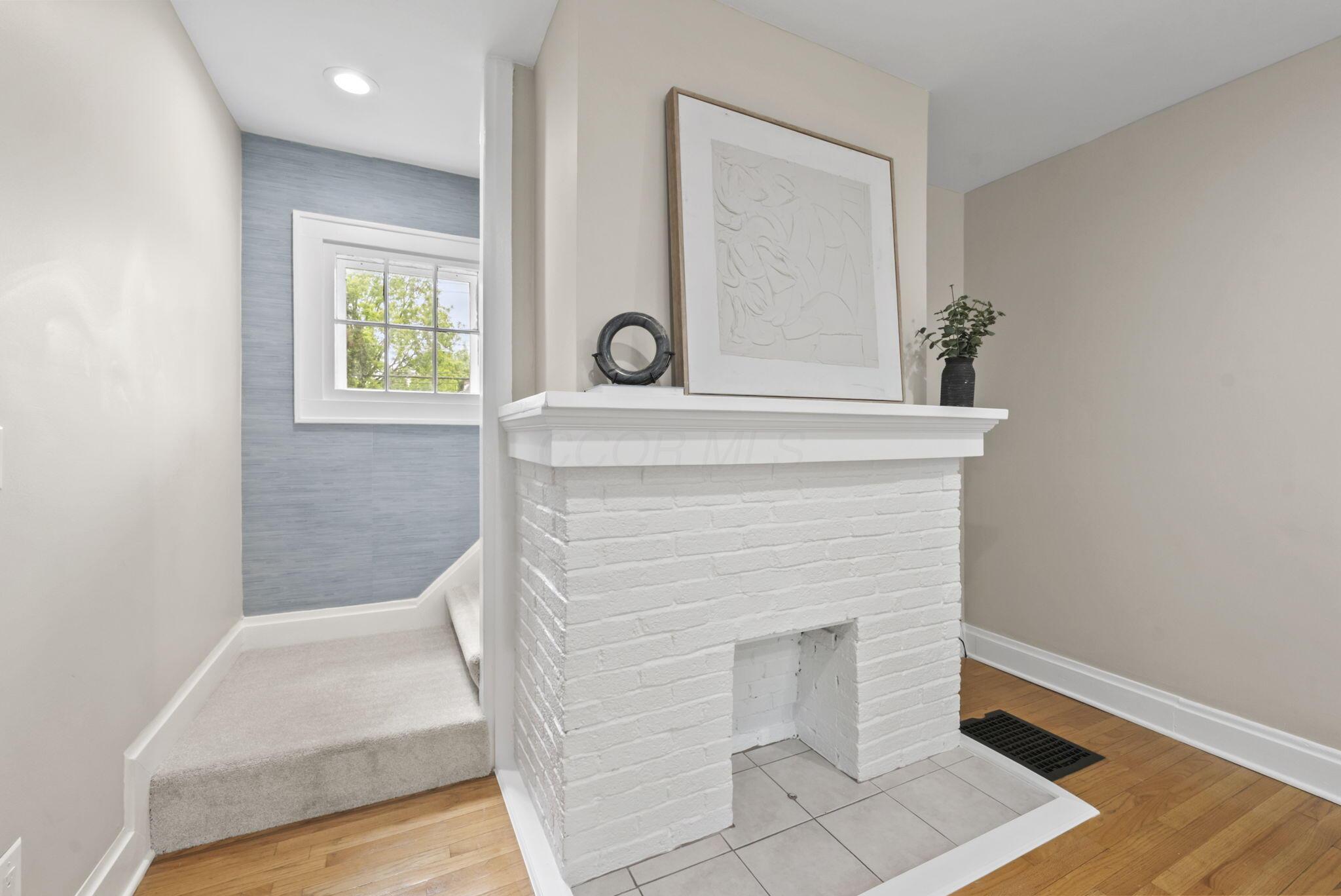 81 W Lakeview Avenue W