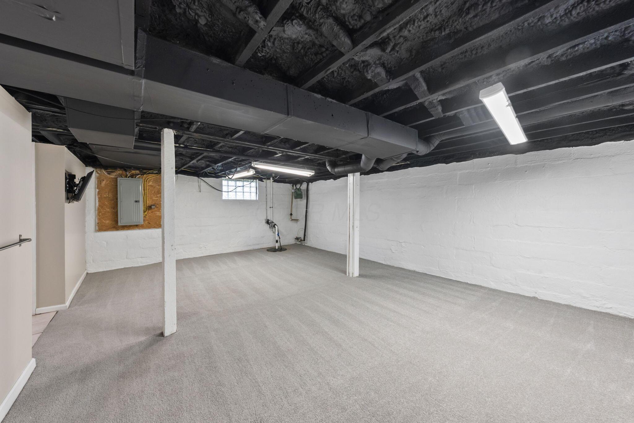 81 W Lakeview Avenue W