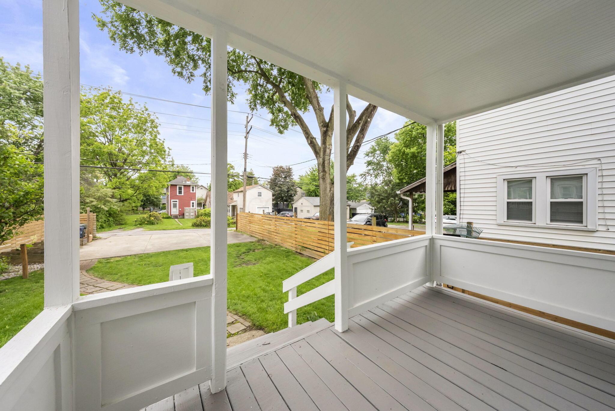 81 W Lakeview Avenue W