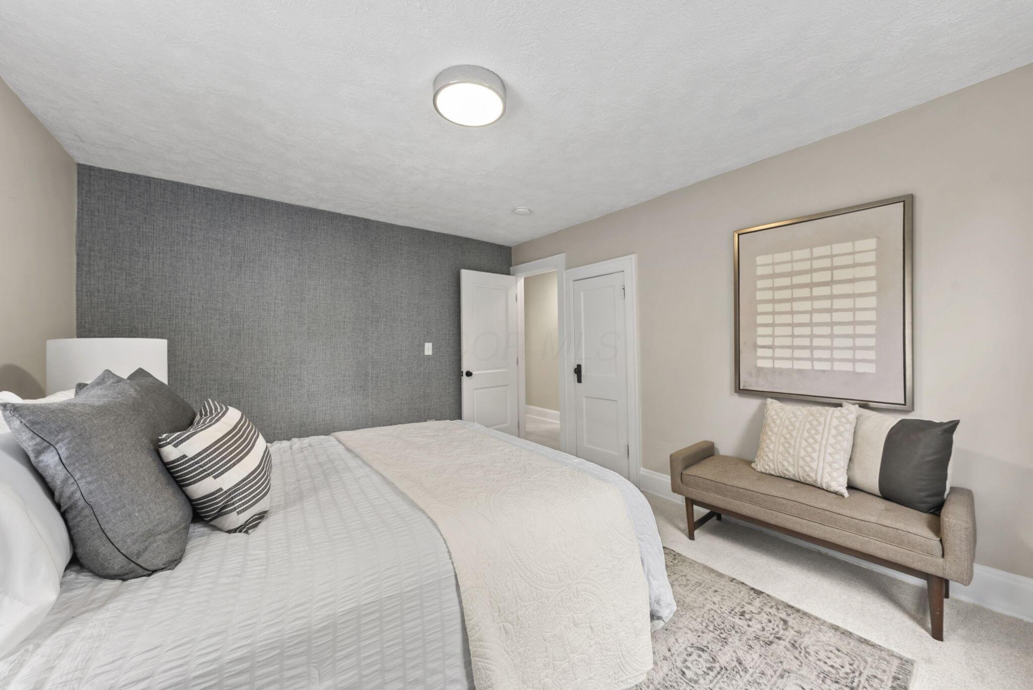81 W Lakeview Avenue W