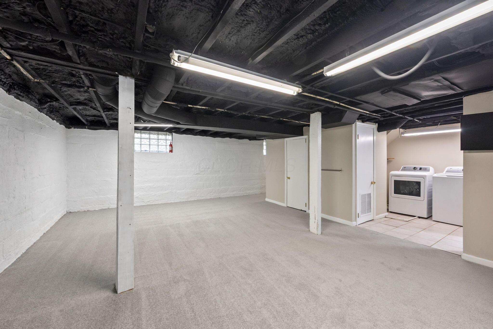 81 W Lakeview Avenue W