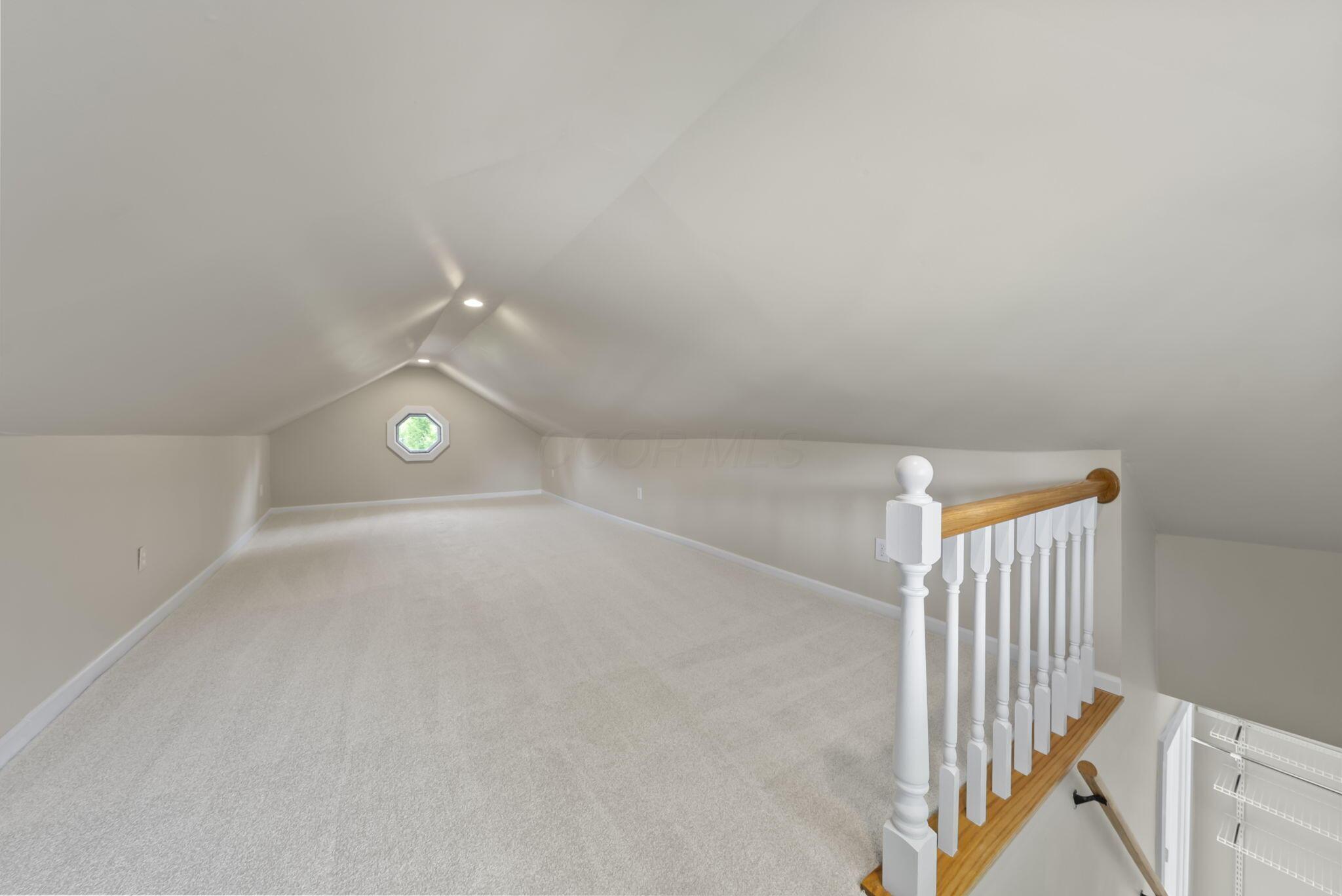 81 W Lakeview Avenue W
