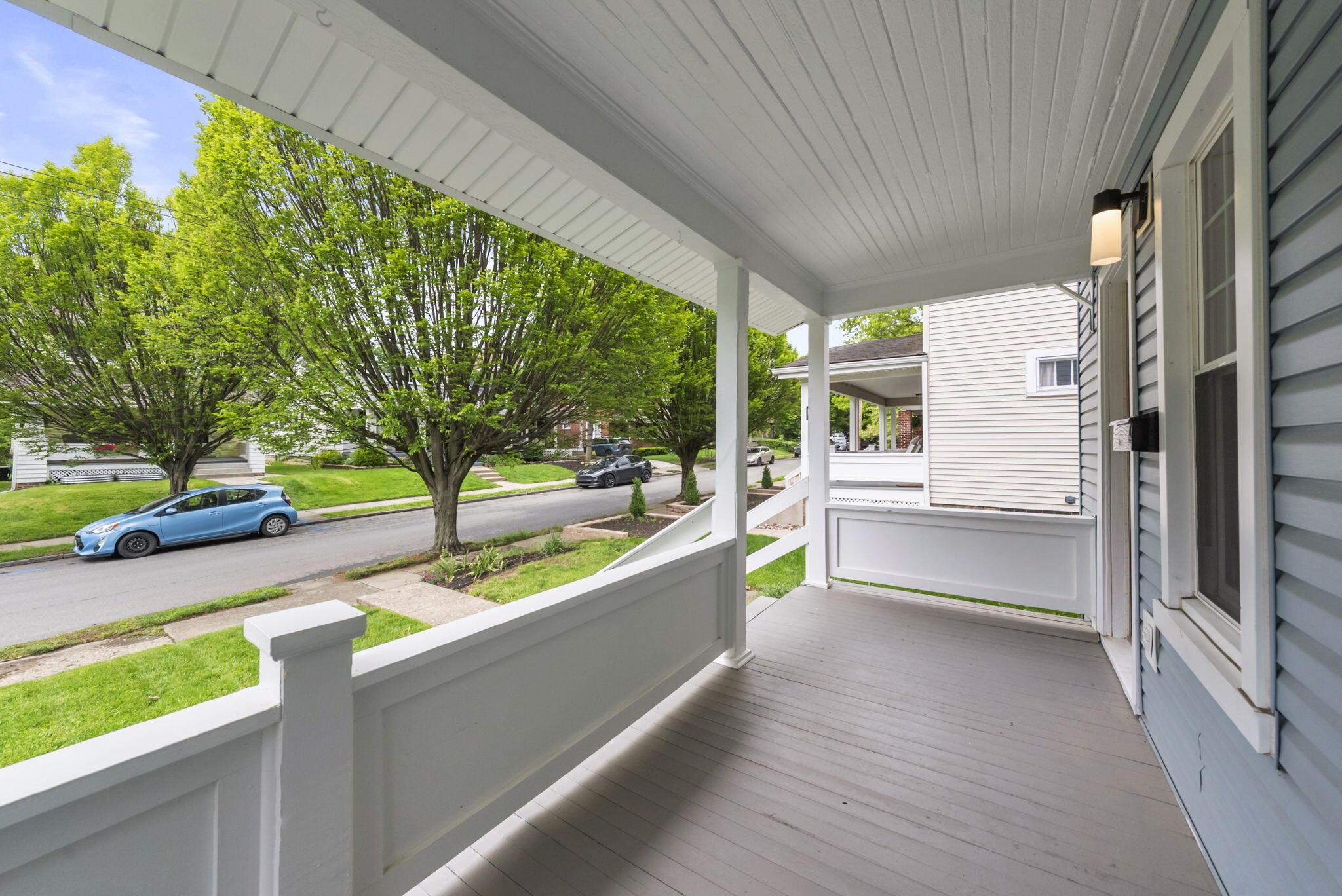 81 W Lakeview Avenue W