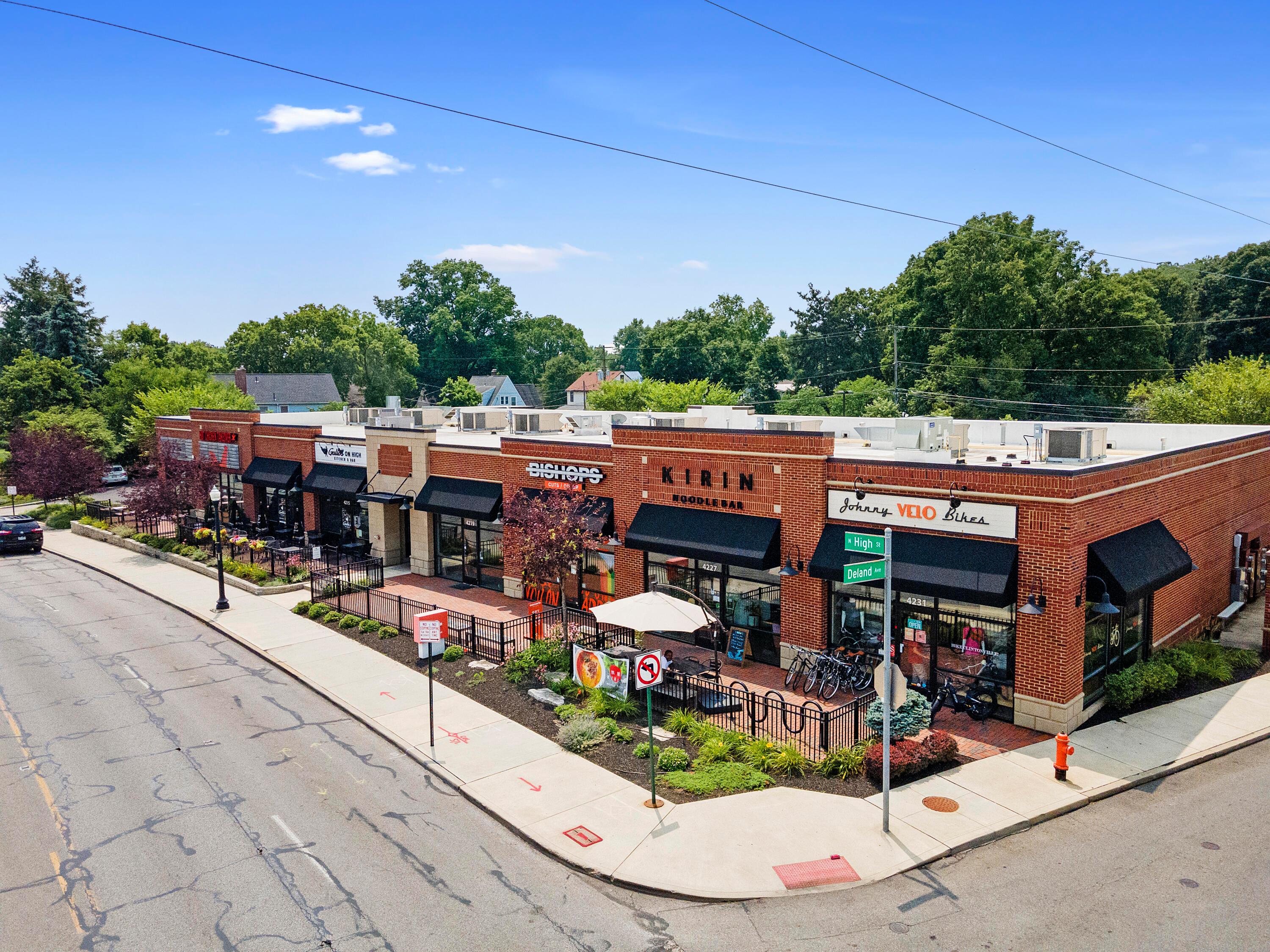 81 W Lakeview Avenue W