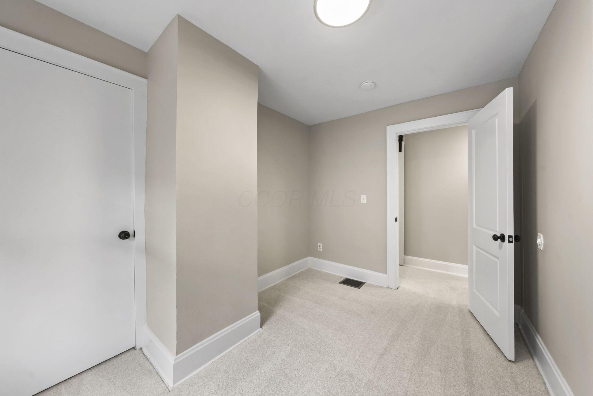 81 W Lakeview Avenue W