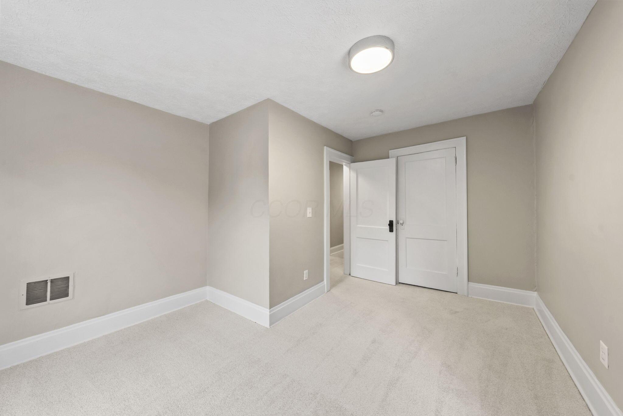 81 W Lakeview Avenue W