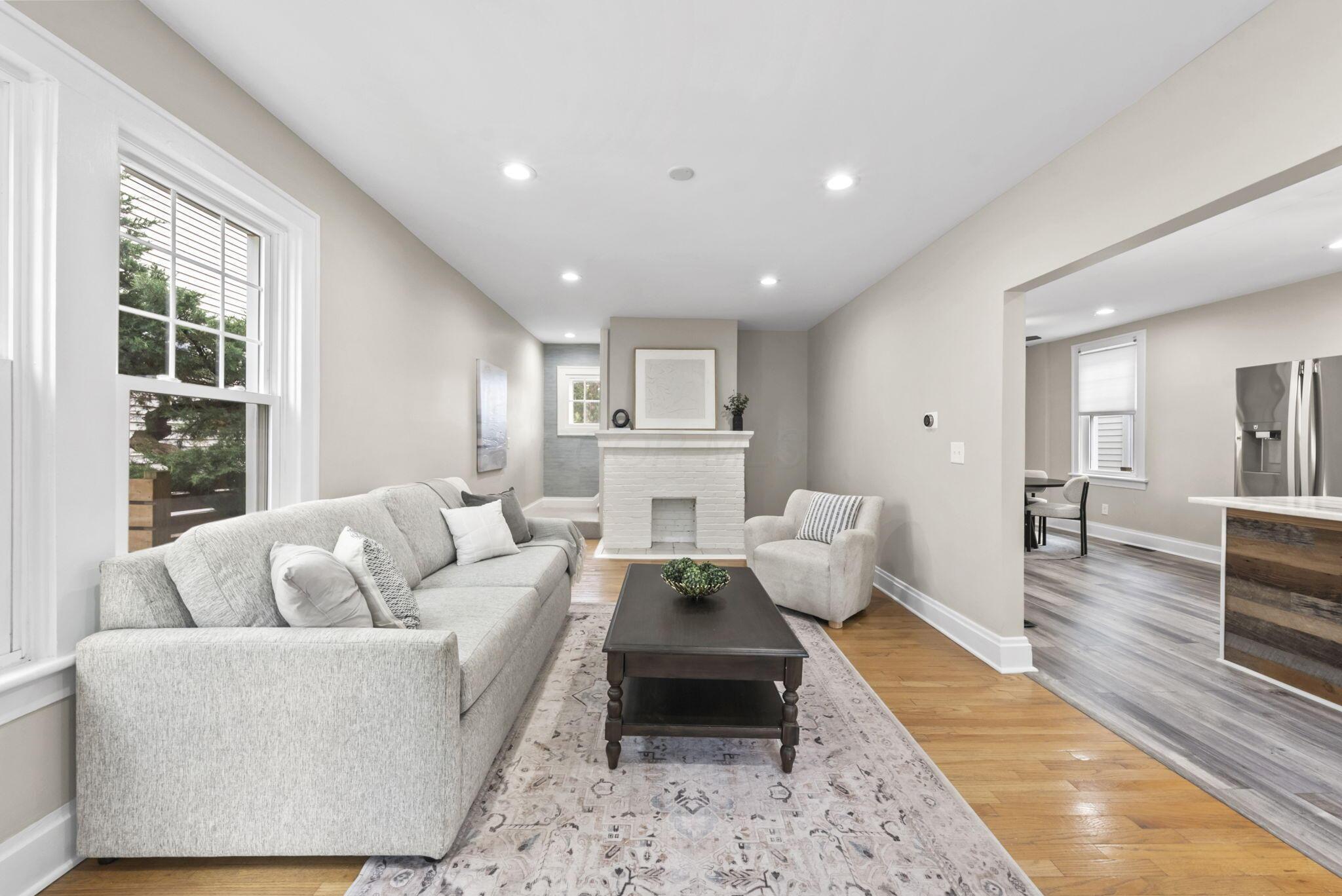 81 W Lakeview Avenue W