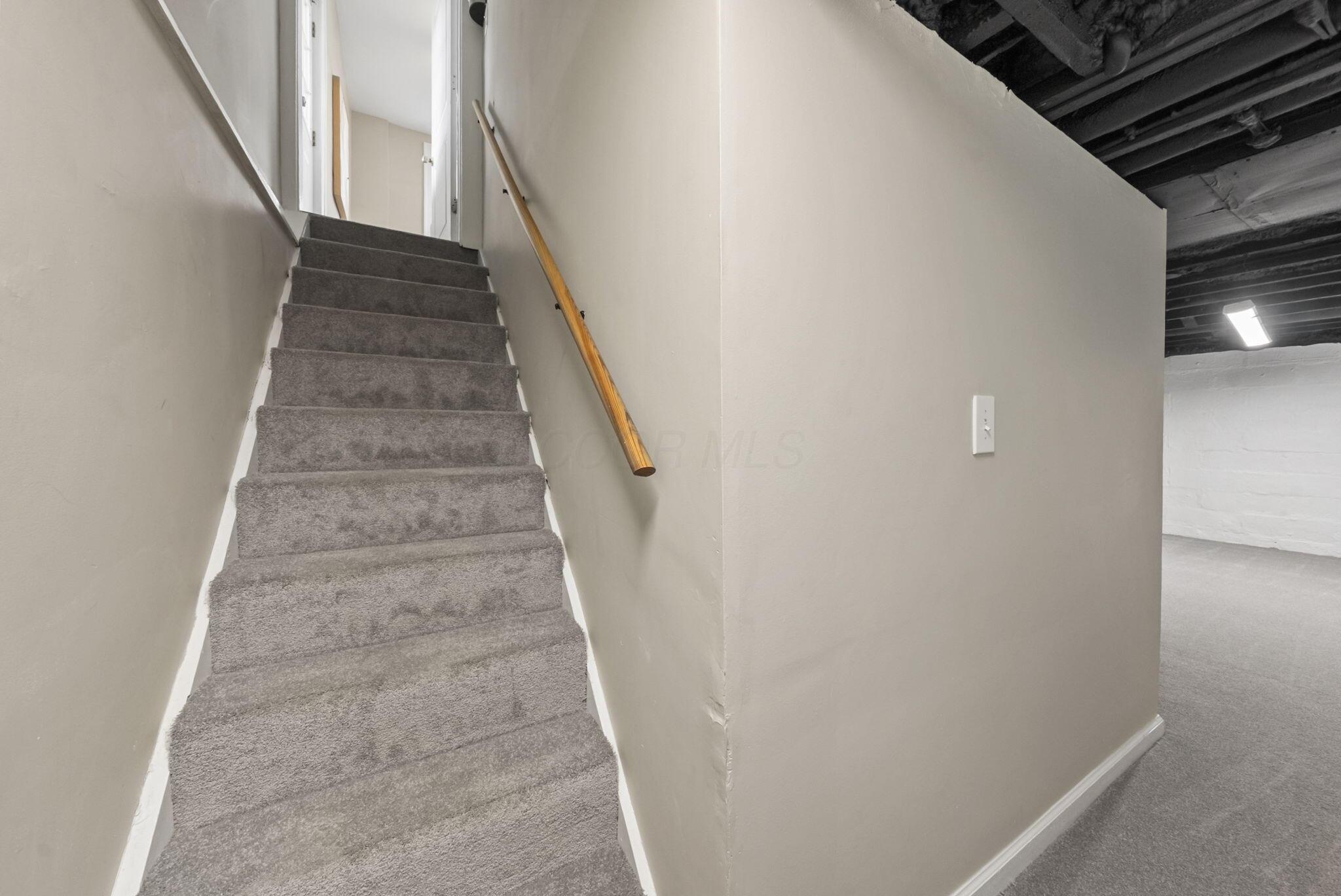 81 W Lakeview Avenue W