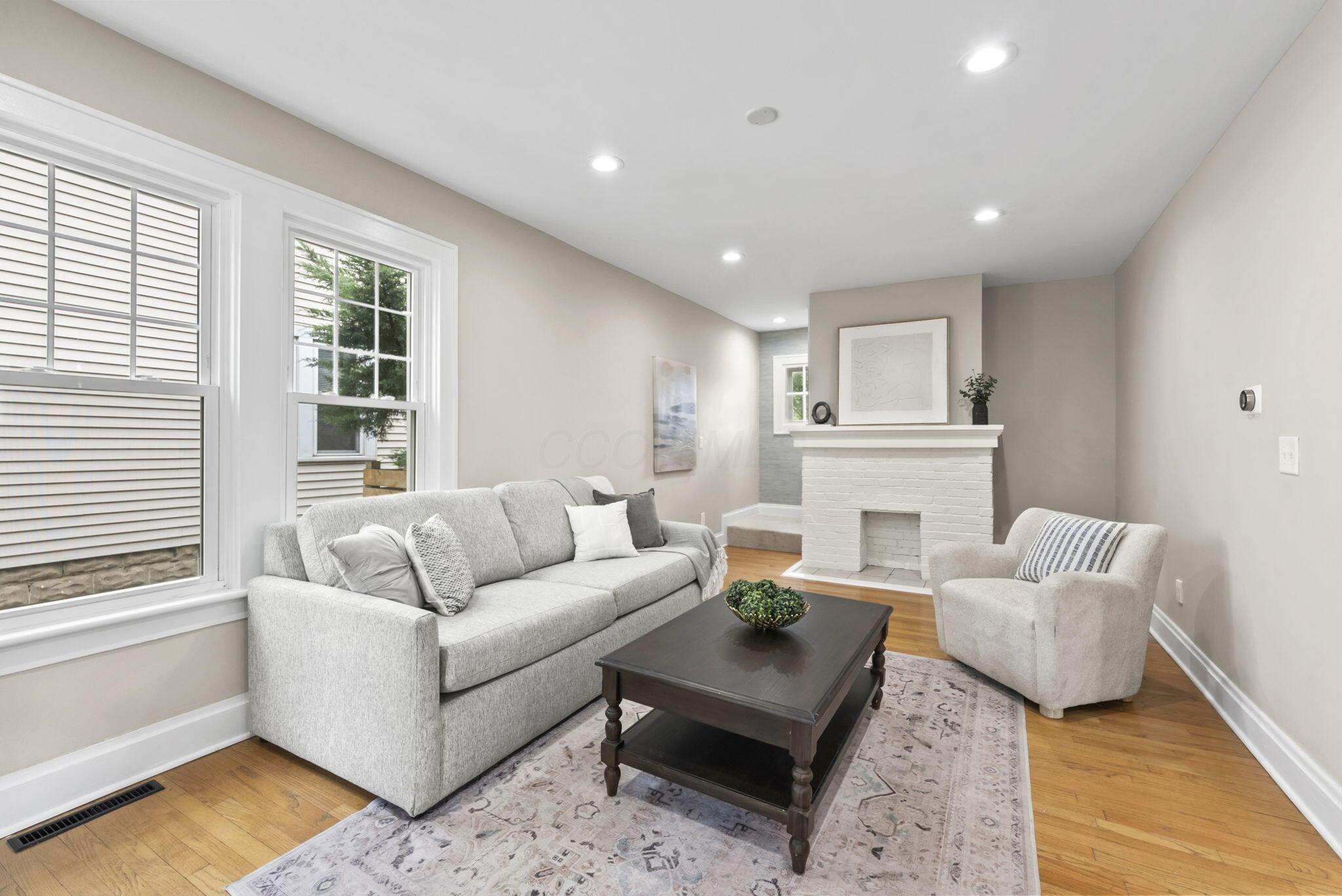 81 W Lakeview Avenue W