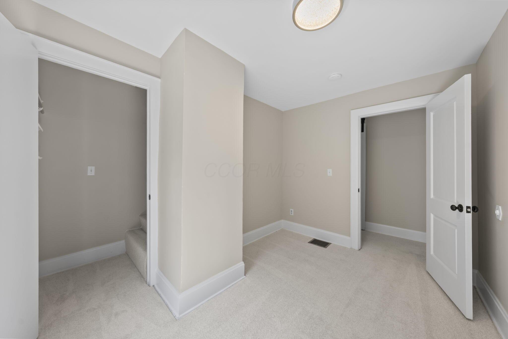 81 W Lakeview Avenue W