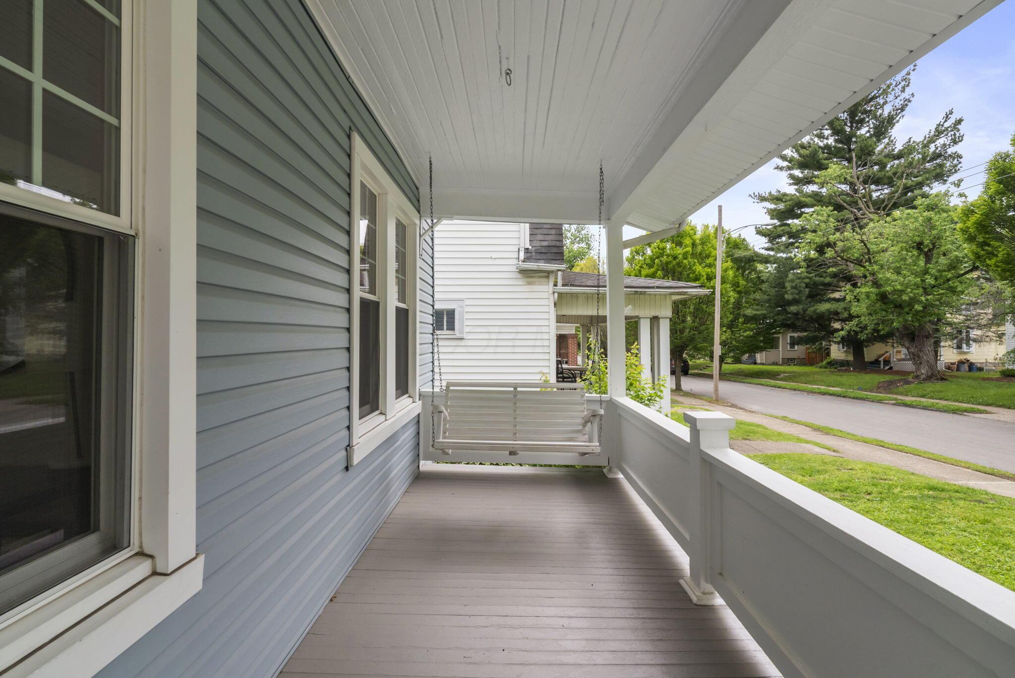 81 W Lakeview Avenue W