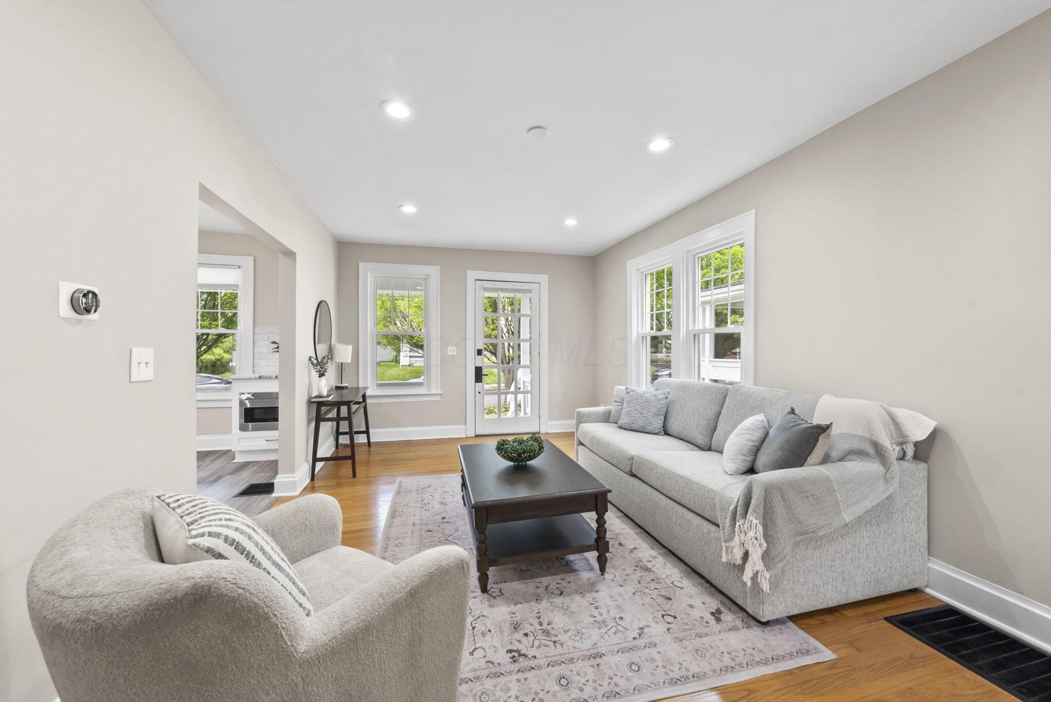 81 W Lakeview Avenue W