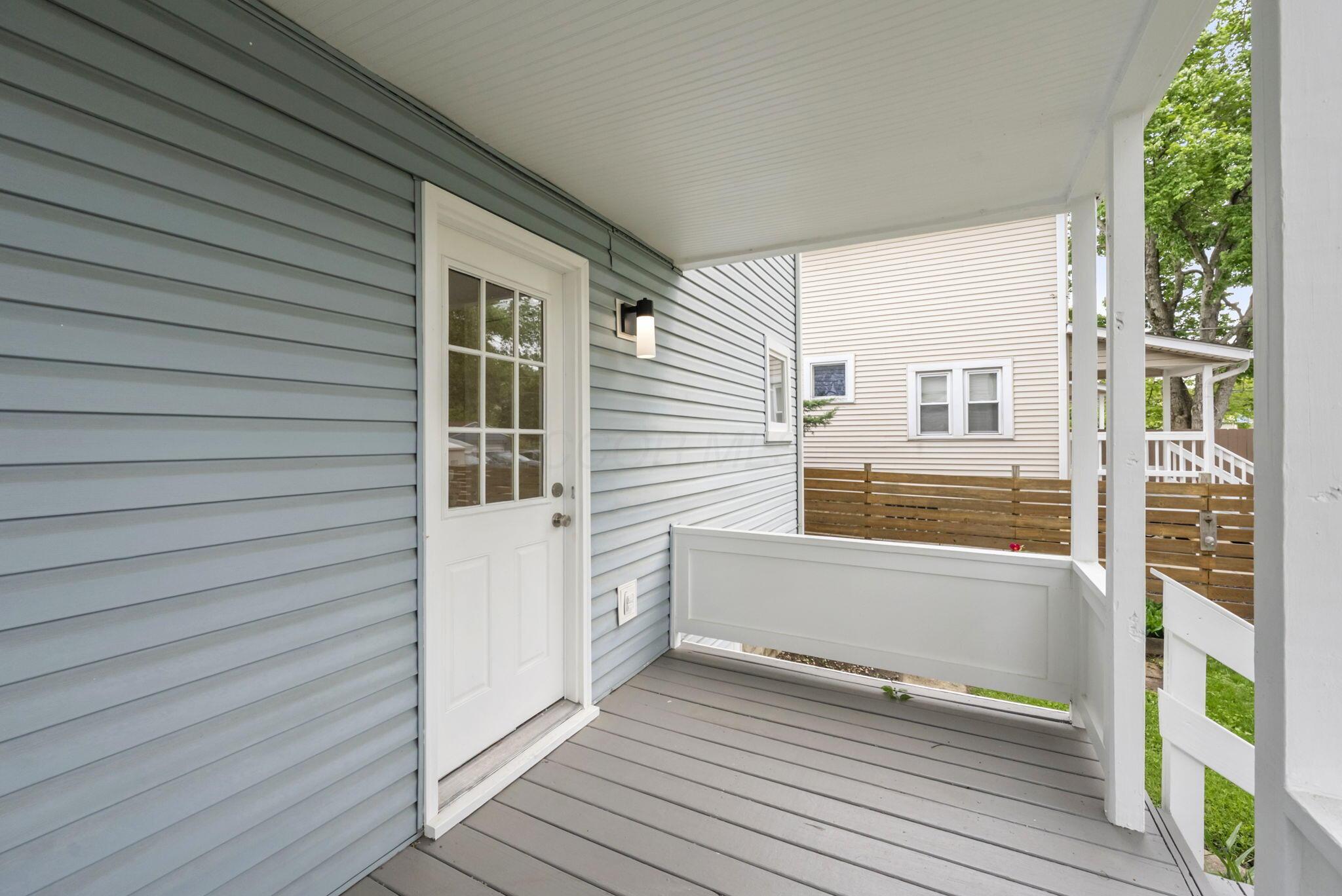 81 W Lakeview Avenue W