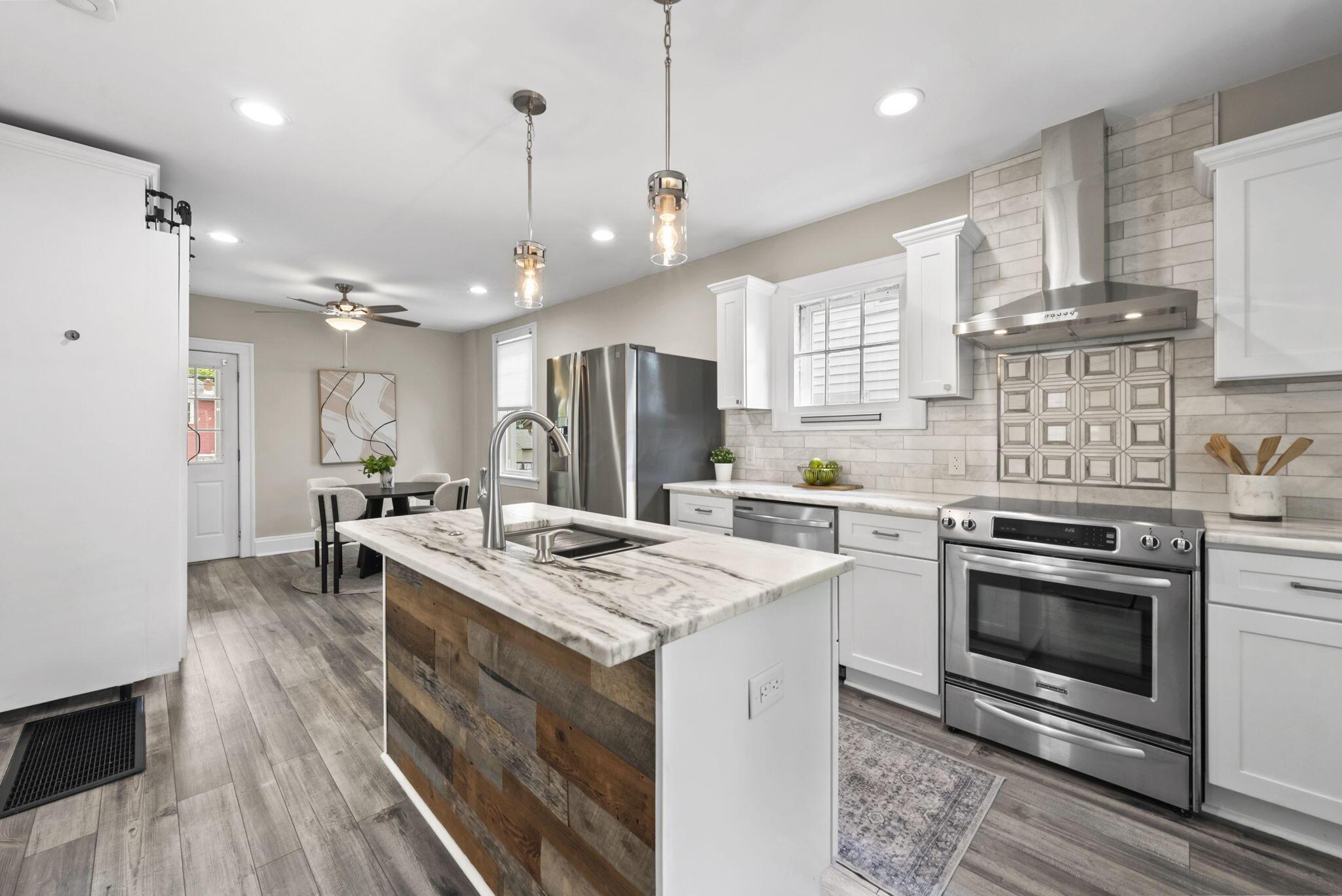 81 W Lakeview Avenue W