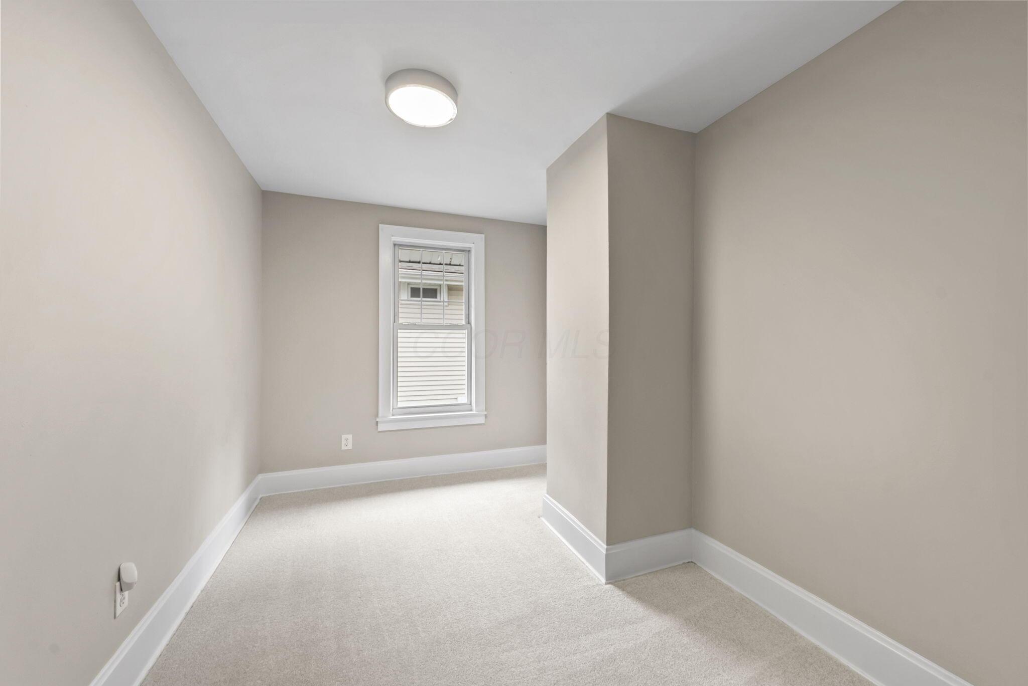 81 W Lakeview Avenue W