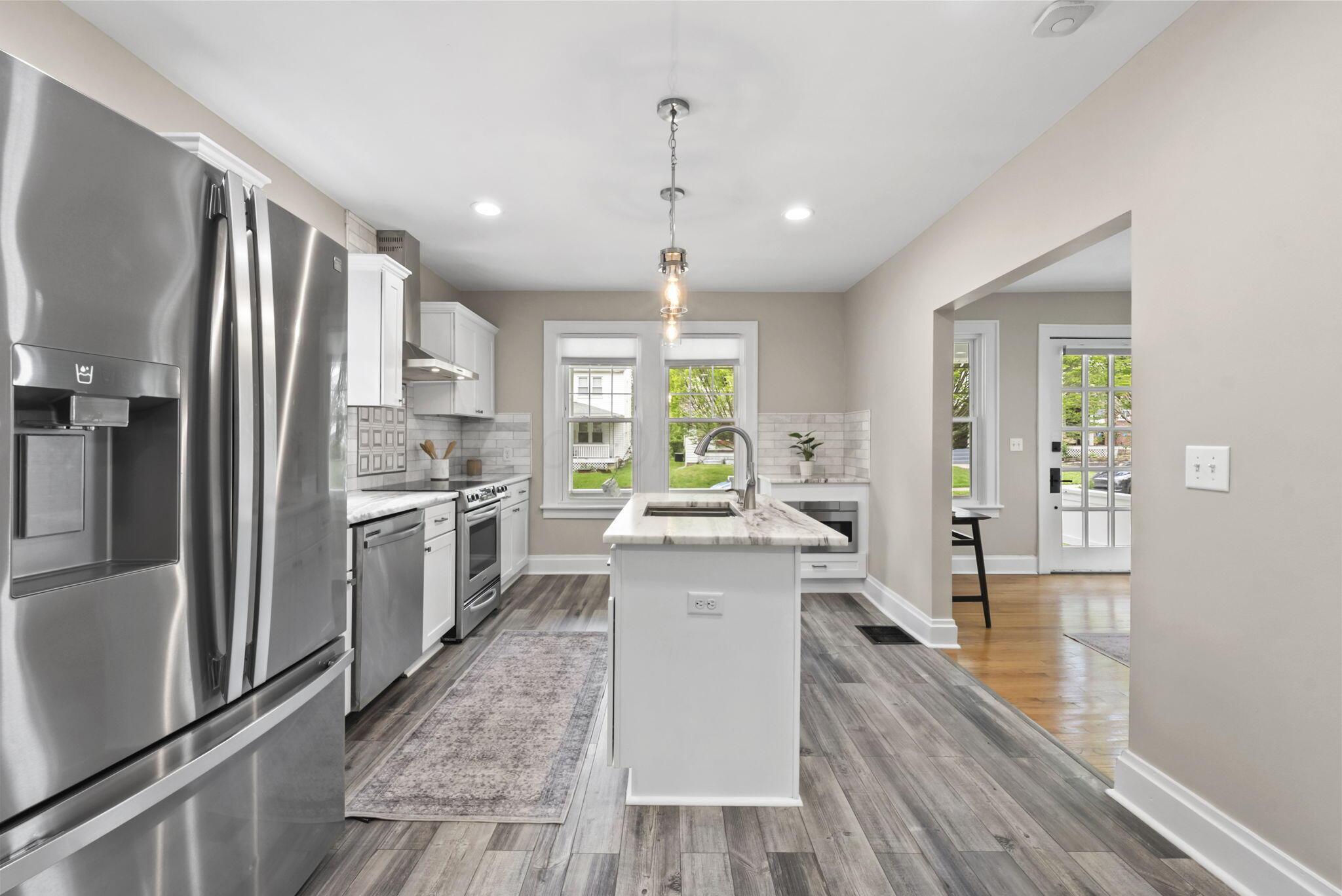 81 W Lakeview Avenue W