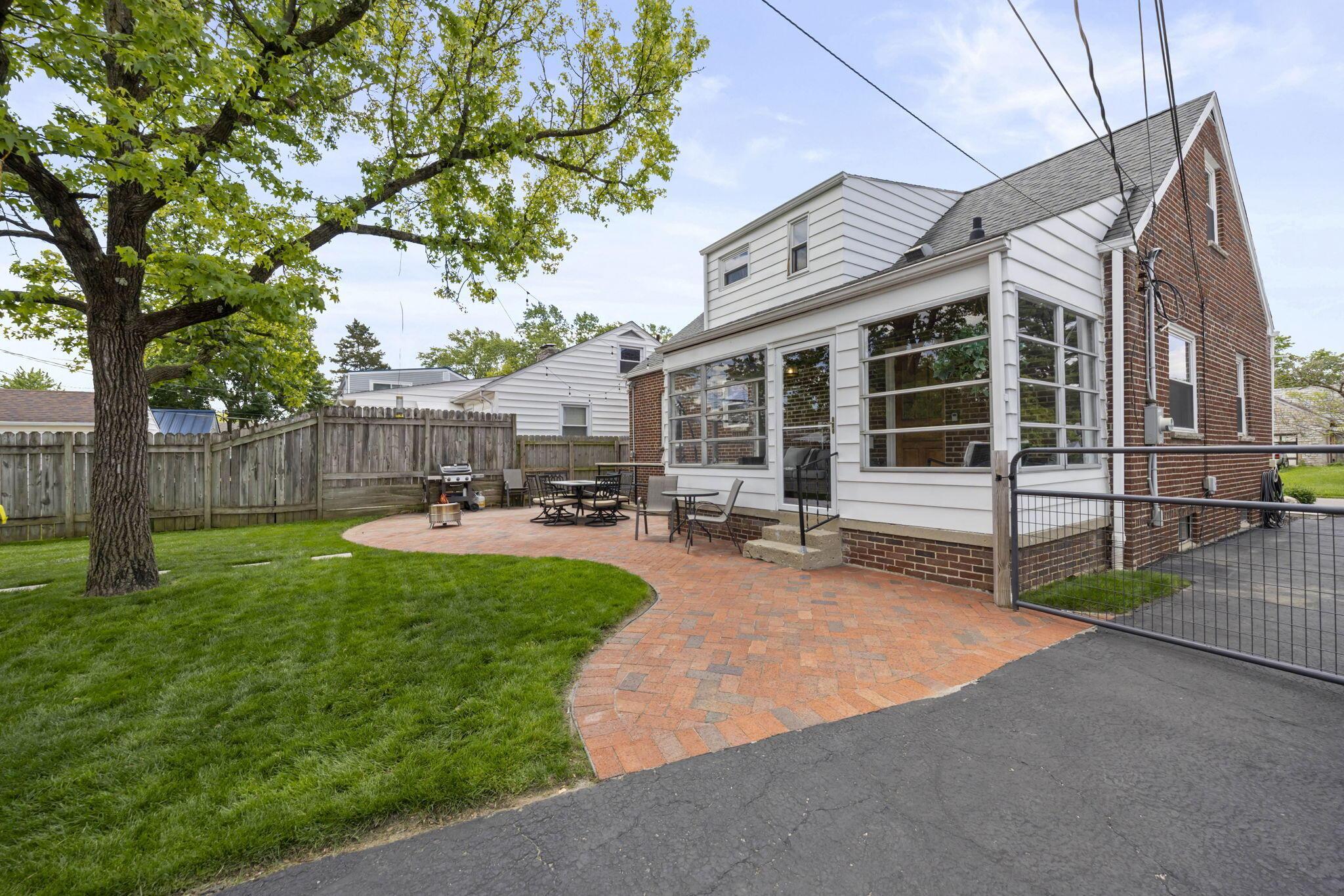 268 S Southampton Avenue