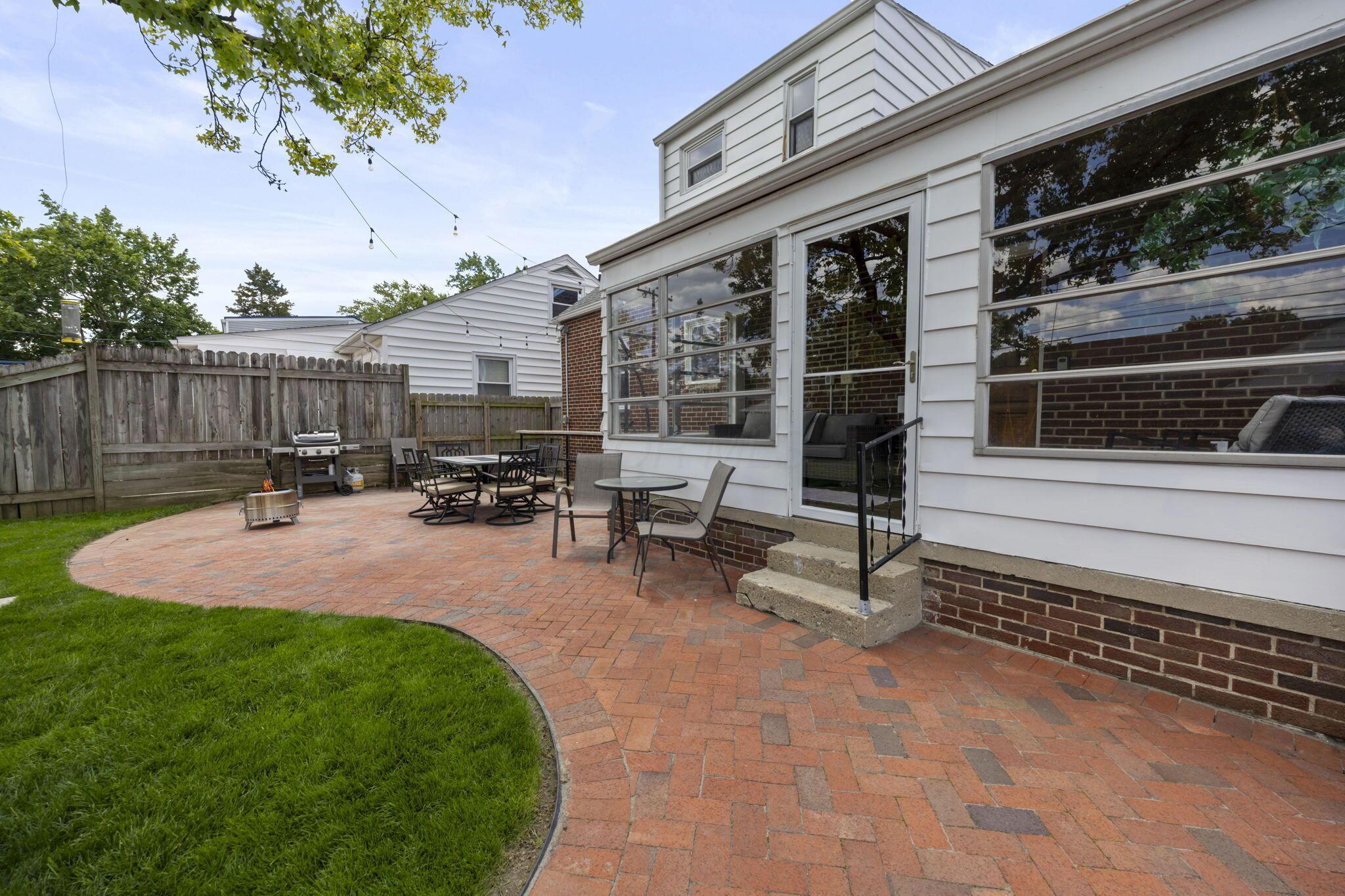 268 S Southampton Avenue