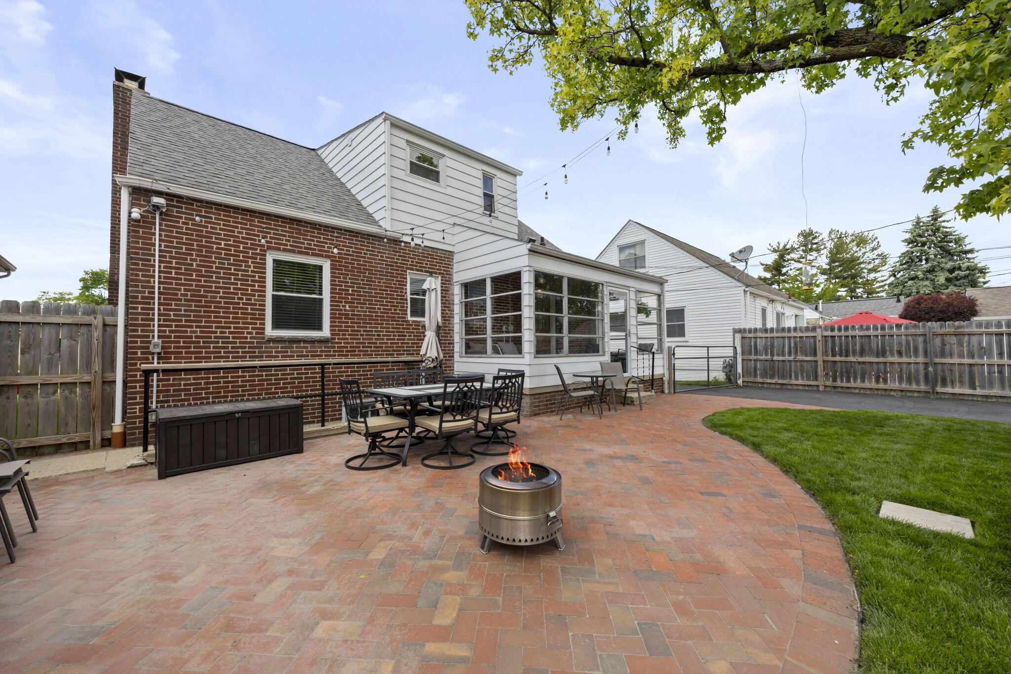 268 S Southampton Avenue