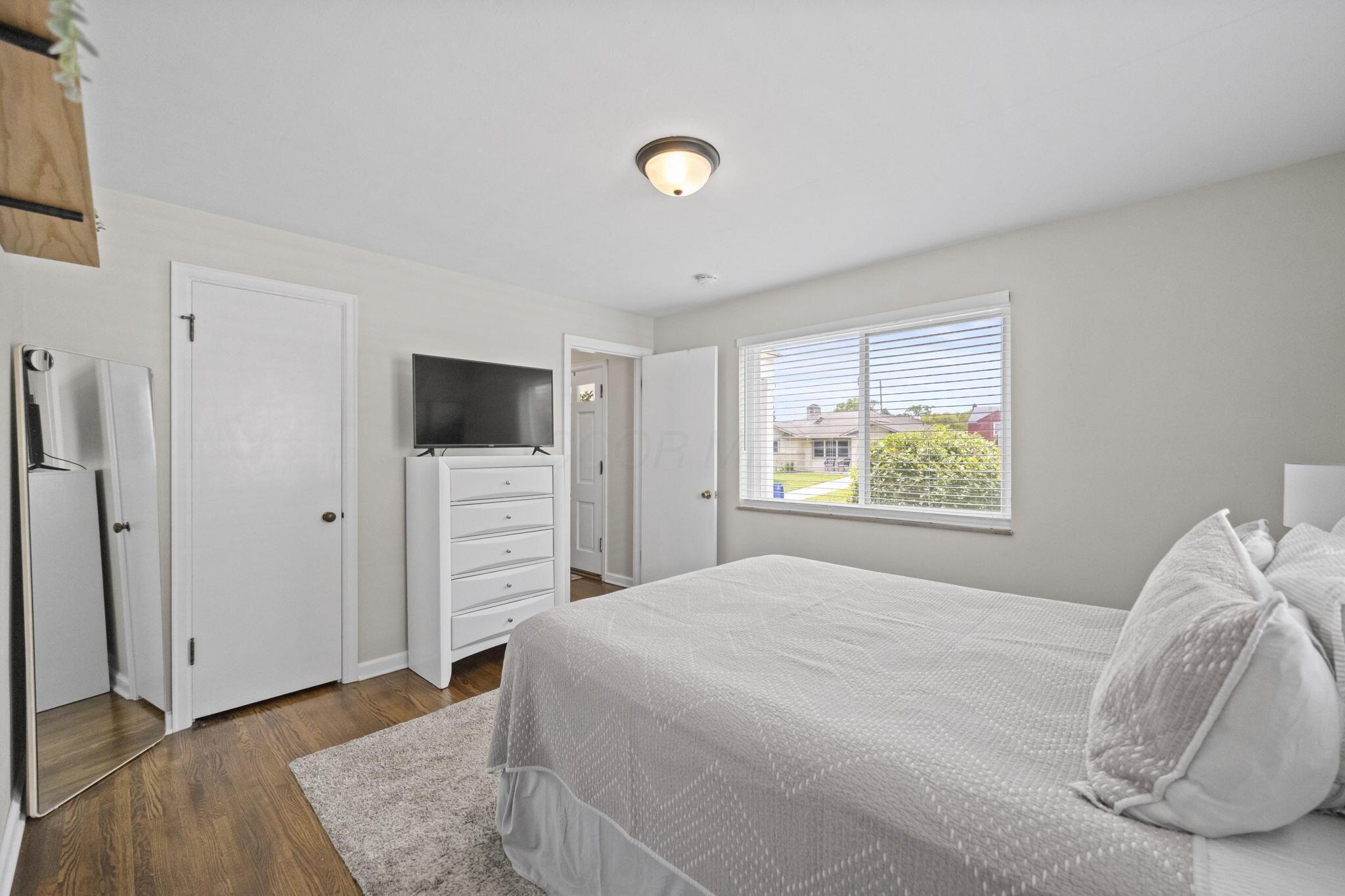 268 S Southampton Avenue