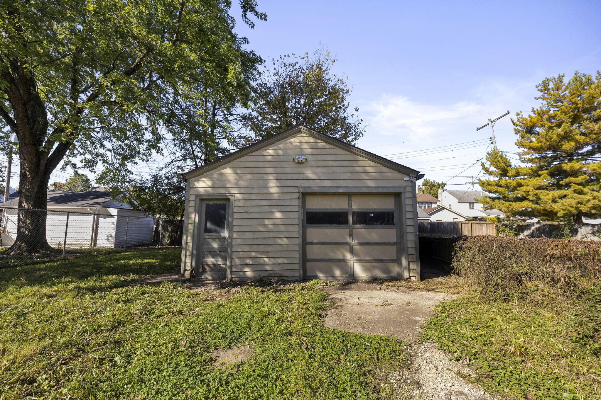 585 Binns Boulevard