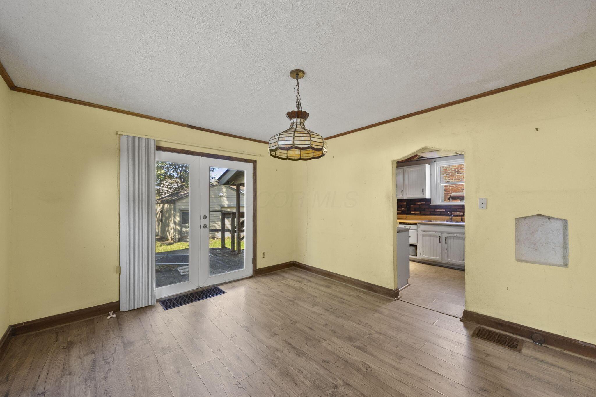 585 Binns Boulevard