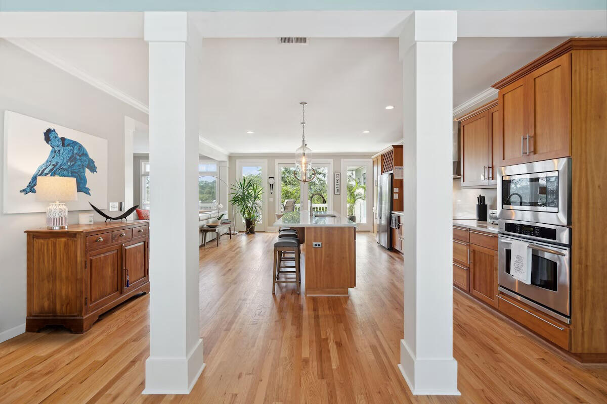 504 W Beach Court