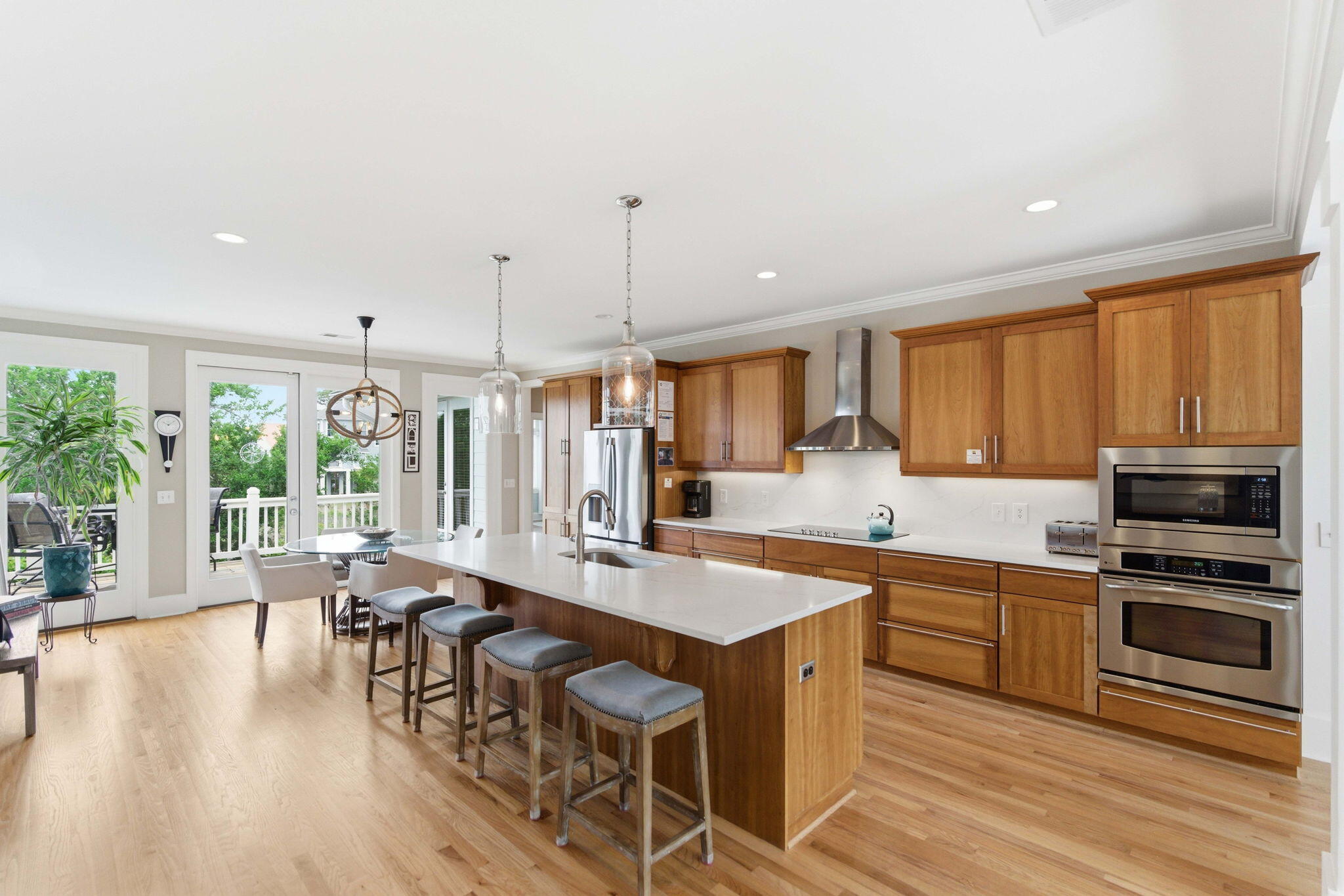 504 W Beach Court