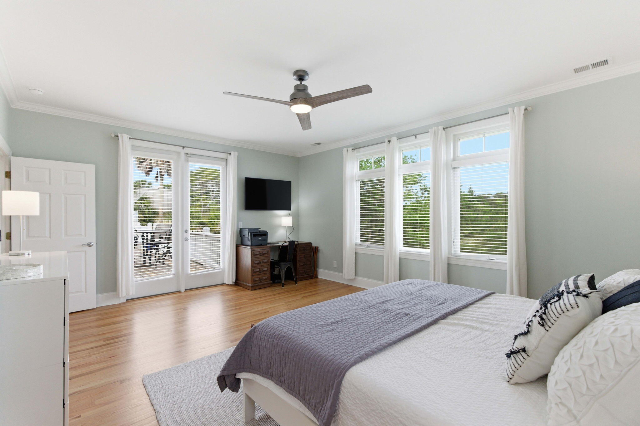 504 W Beach Court