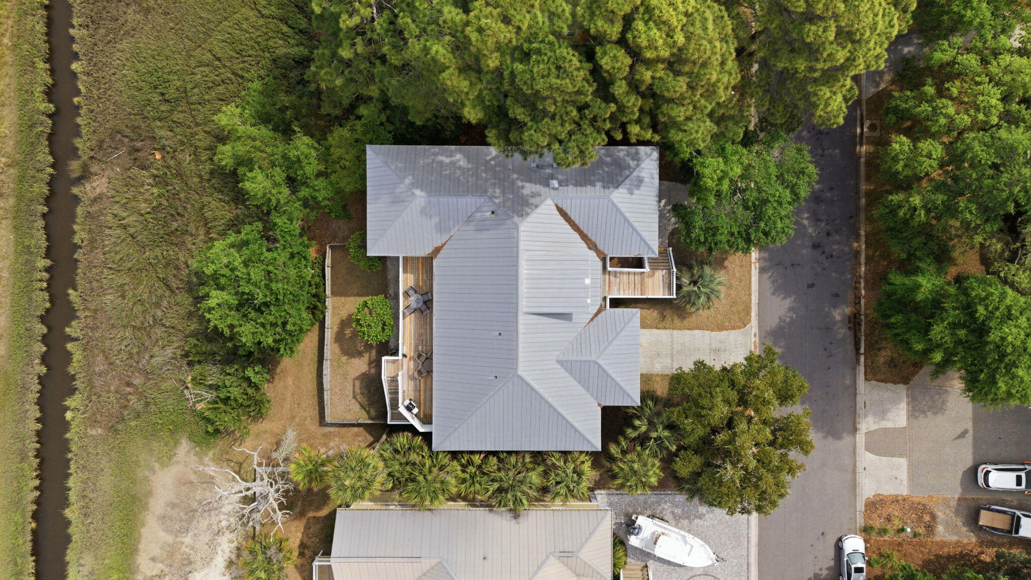 504 W Beach Court