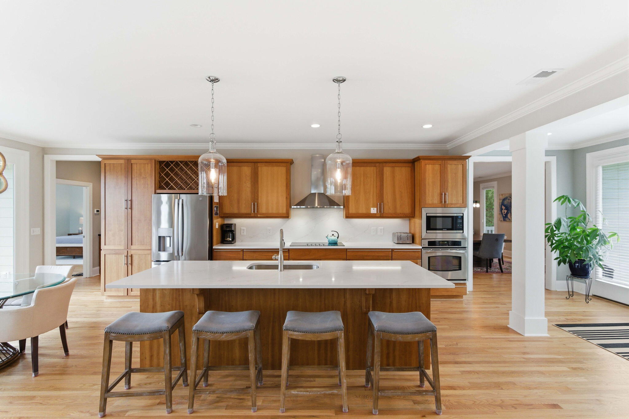 504 W Beach Court