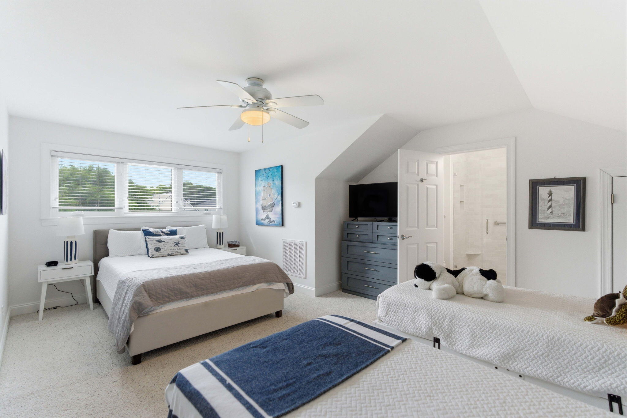 504 W Beach Court