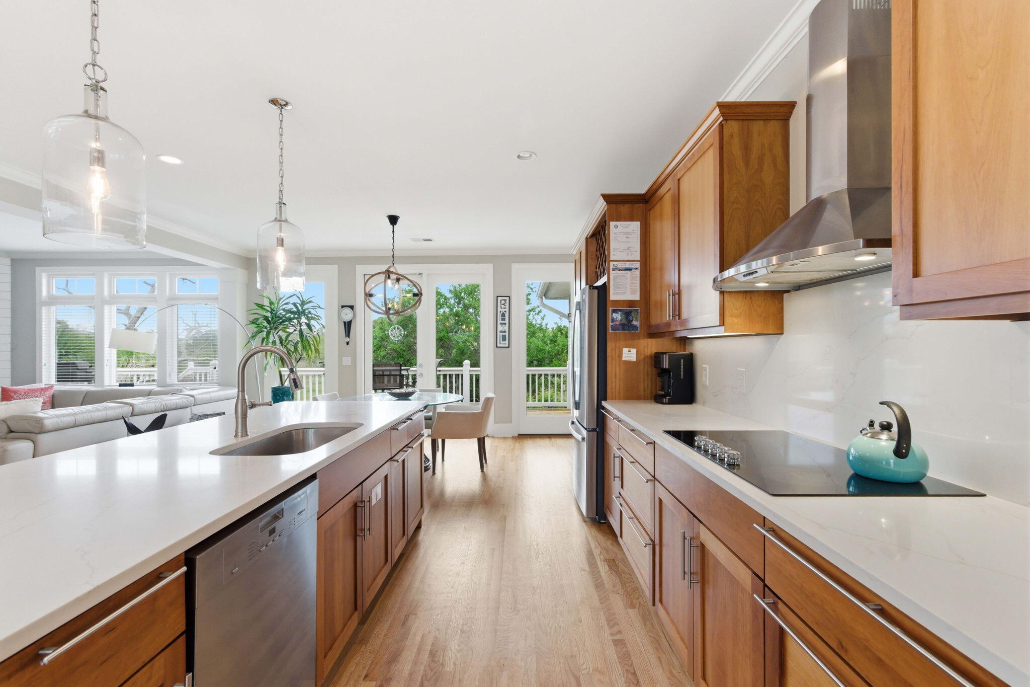 504 W Beach Court