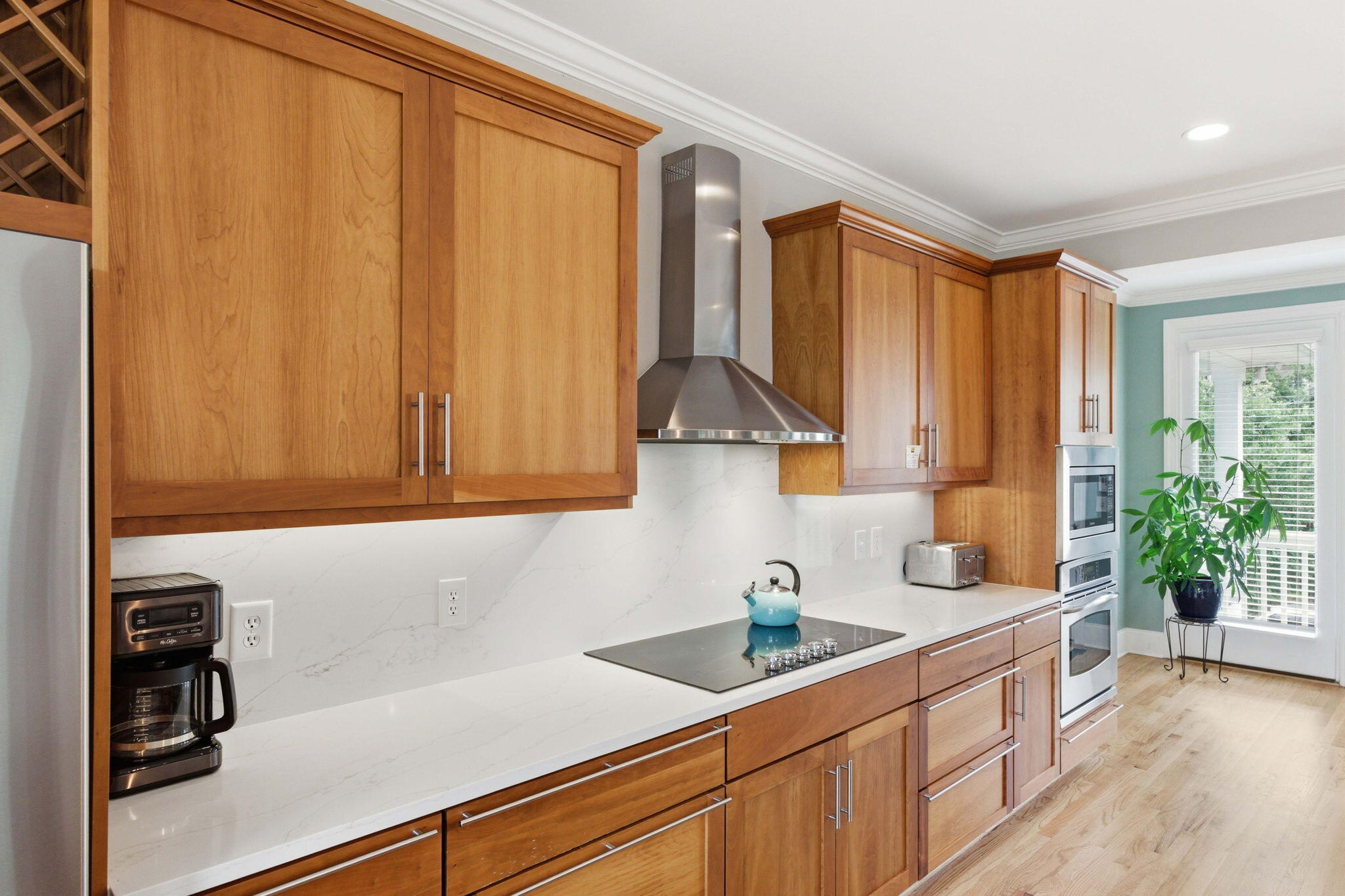 504 W Beach Court